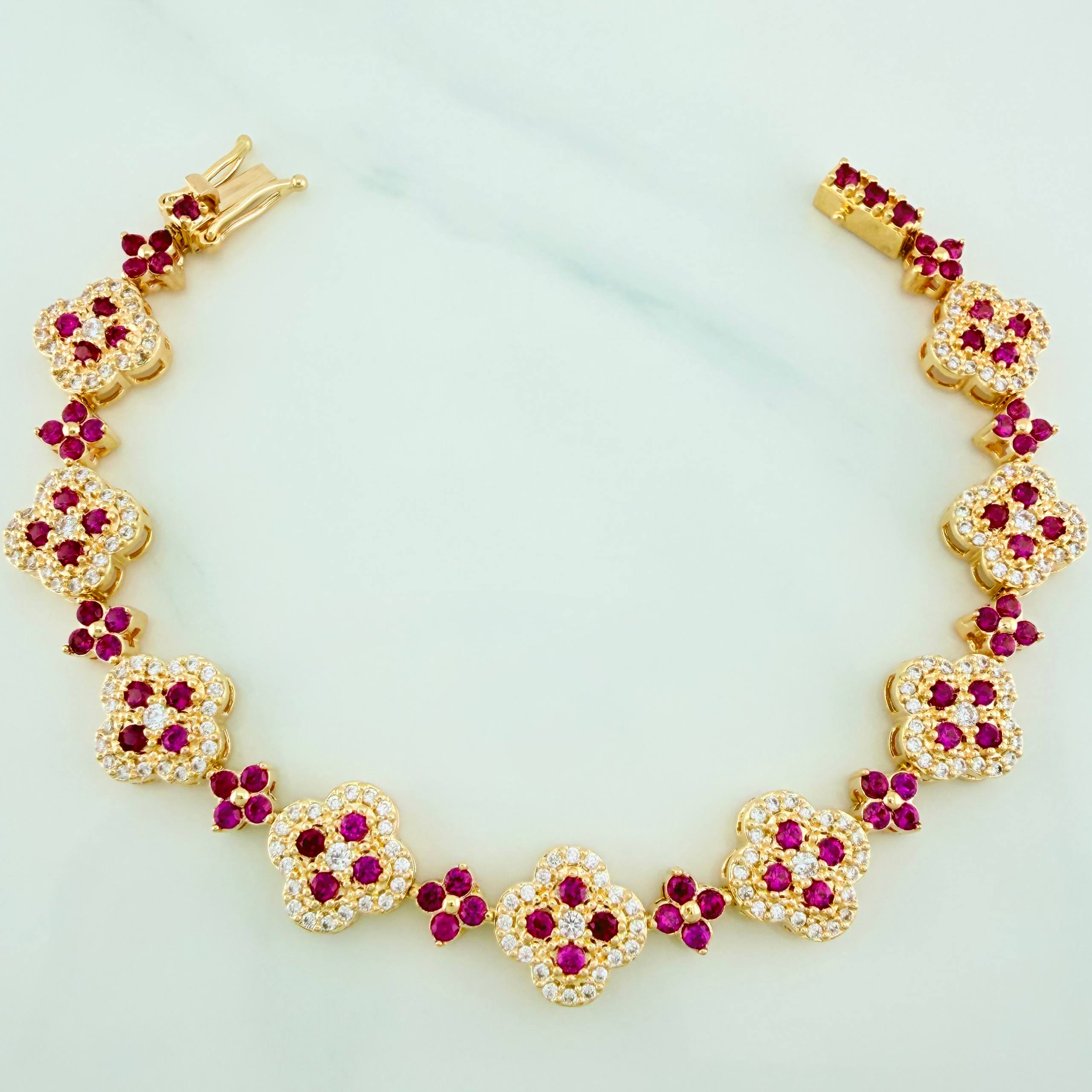 Clover Bracelet Flowers 14.3 g / 6 1/2 in / 9.67 mm 18K Yellow Gold