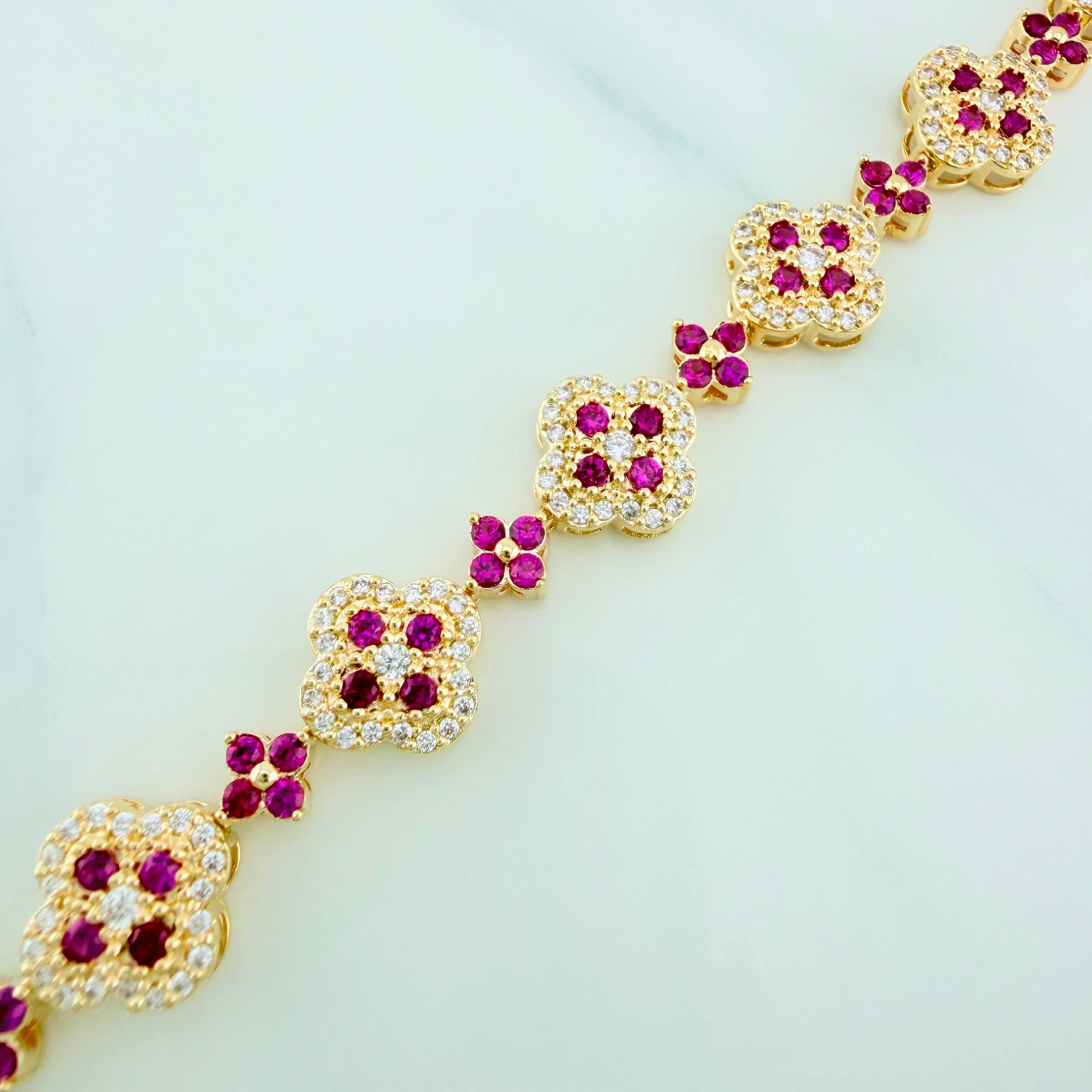 Clover Bracelet Flowers 14.3 g / 6 1/2 in / 9.67 mm 18K Yellow Gold