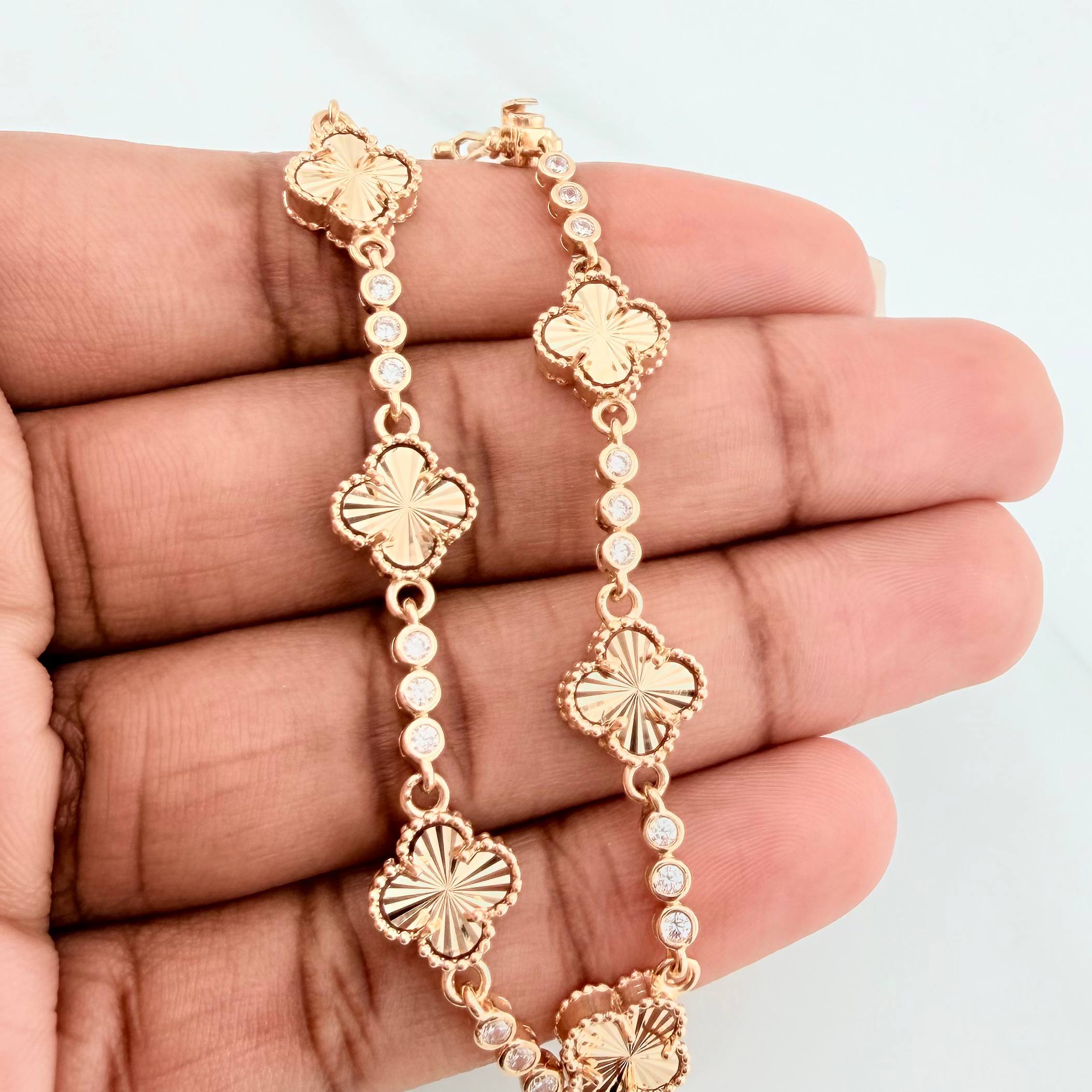 Clover Bracelet Diamond Cut Circles 9.6 g / 6 3/4 in / 2.57 mm Yellow Gold 18K