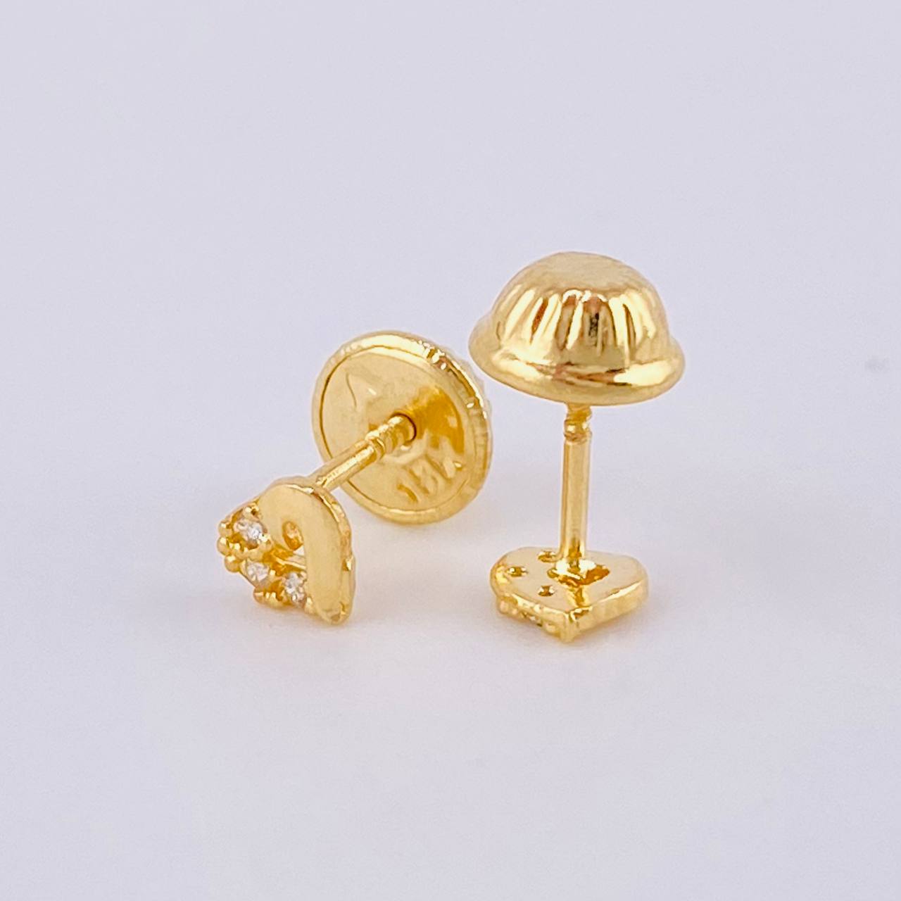 Stud Earrings Heart Silhouette 0.55 g / in / 3.9 mm Yellow Gold 18K