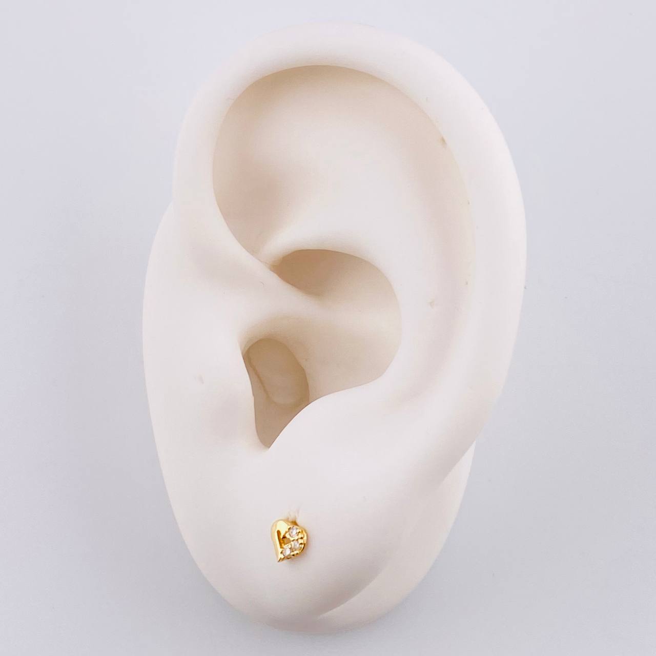 Stud Earrings Heart Silhouette 0.55 g / in / 3.9 mm Yellow Gold 18K