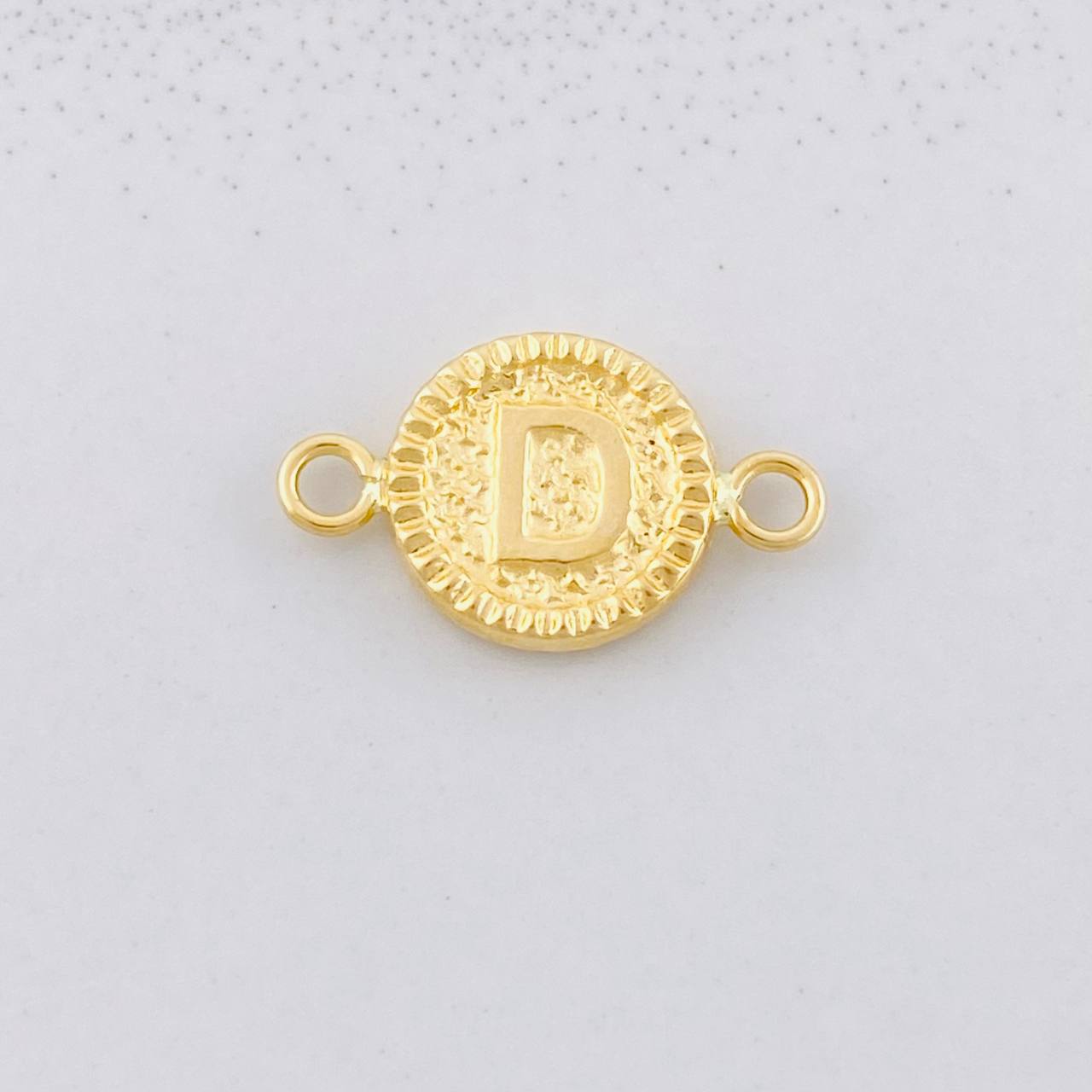 Herraje Circulo Letra D 0.55g / 3/4 in Oro Amarillo 18K