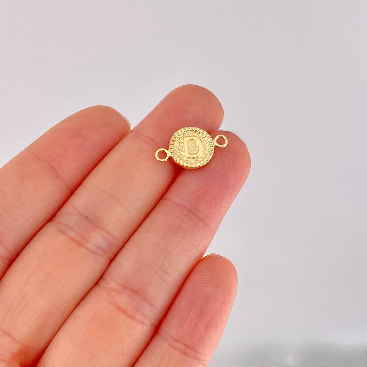 Herraje Circulo Letra D 0.55g / 3/4 in Oro Amarillo 18K