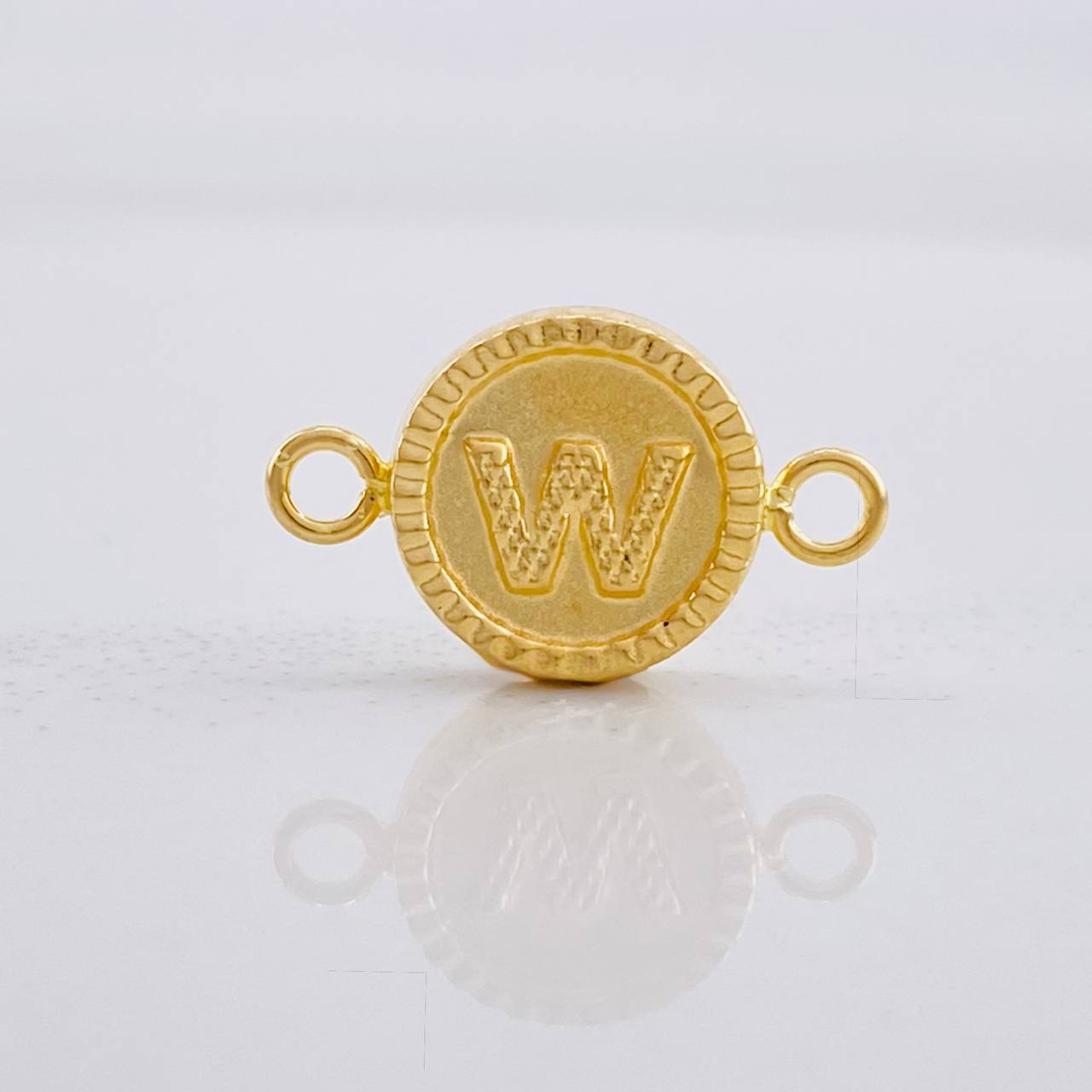Herraje Circulo Letra W 0.6g / 3/4 in Oro Amarillo 18K