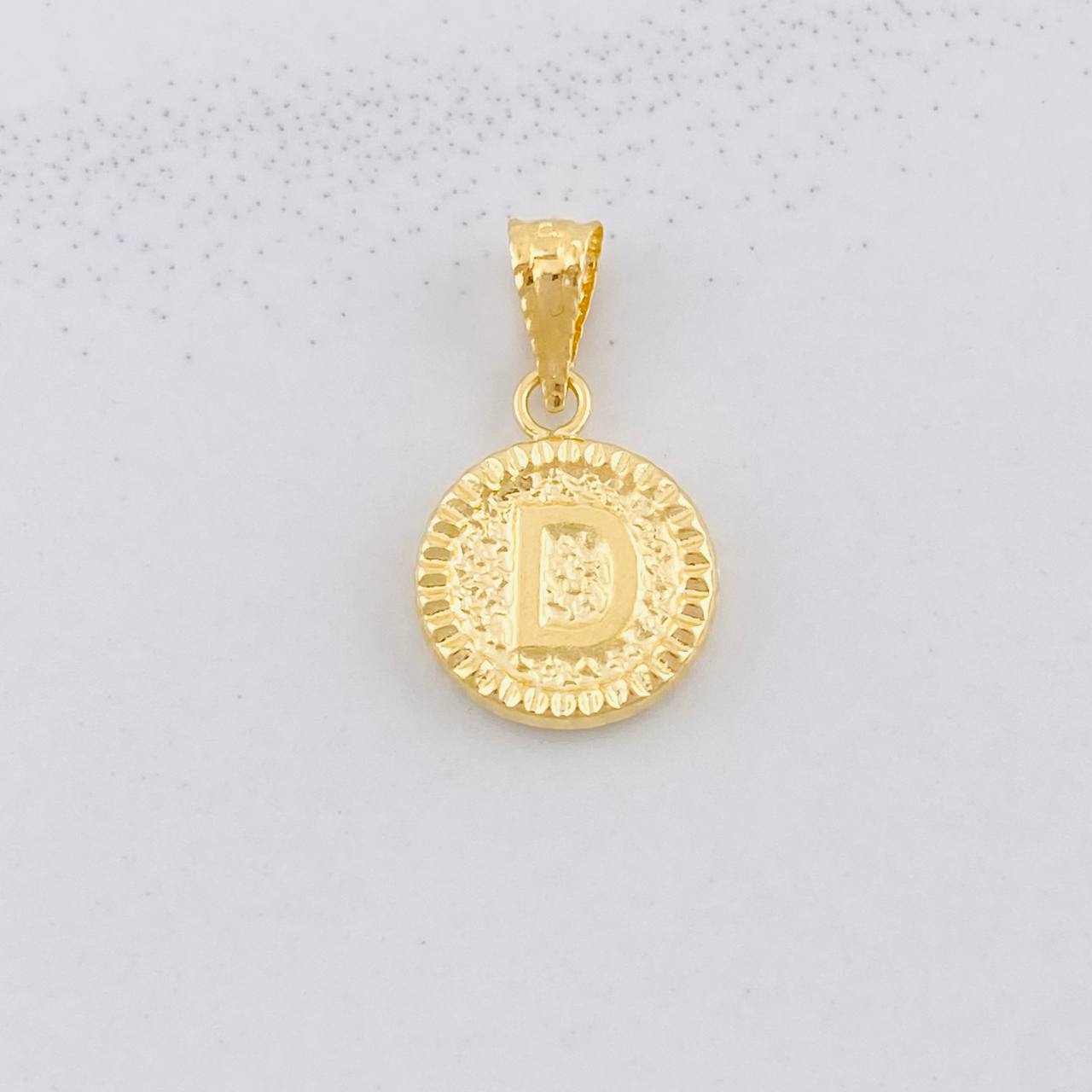 Pendant Circle Letter D 0.55g / 3/4 in Yellow Gold 18K