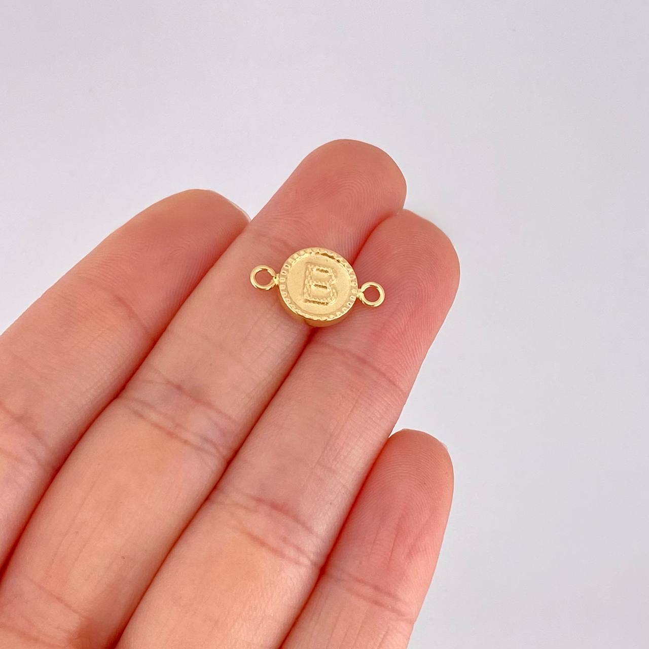 Herraje Circulo Letra B 0.6g / 3/4 in Oro Amarillo 18K