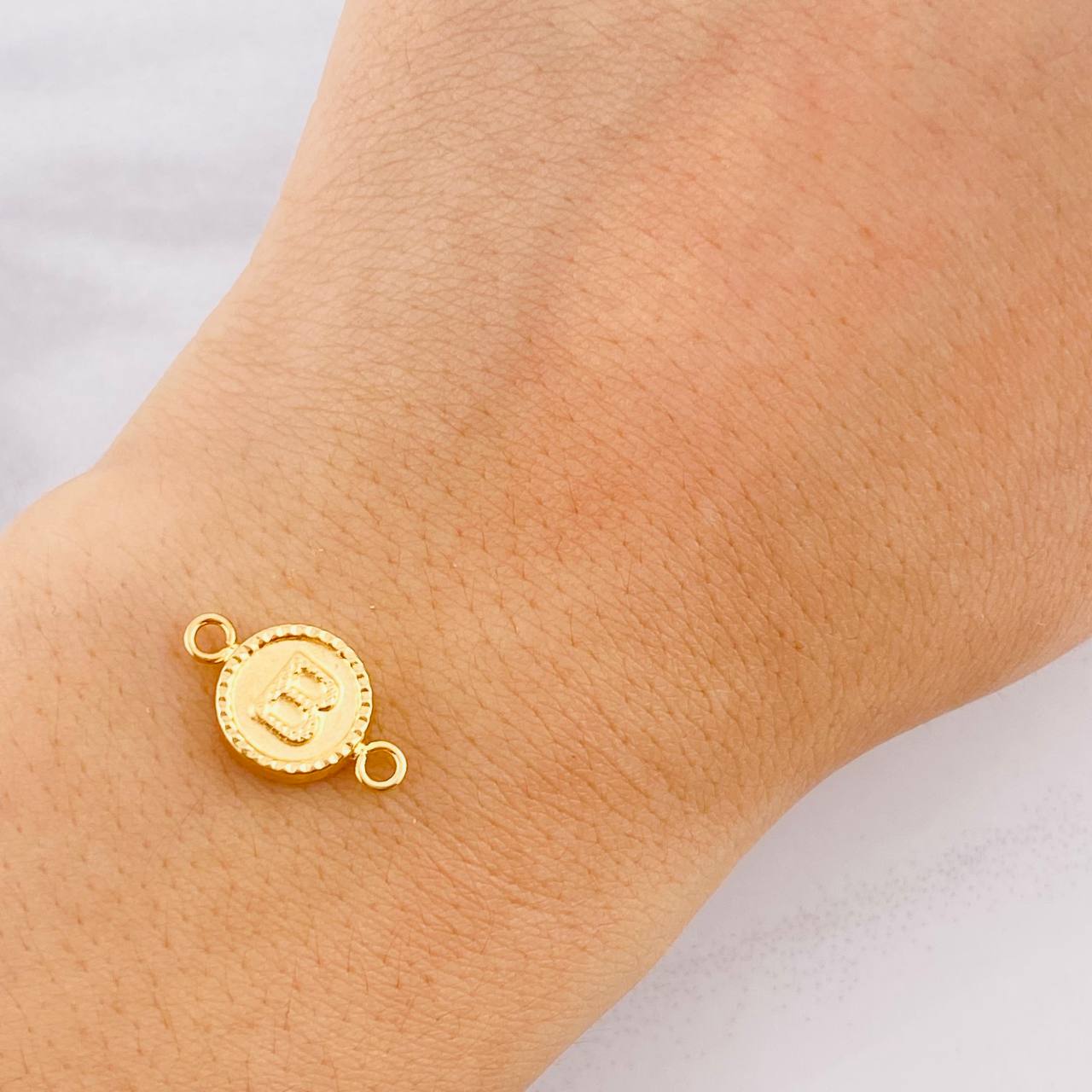 Herraje Circulo Letra B 0.6g / 3/4 in Oro Amarillo 18K