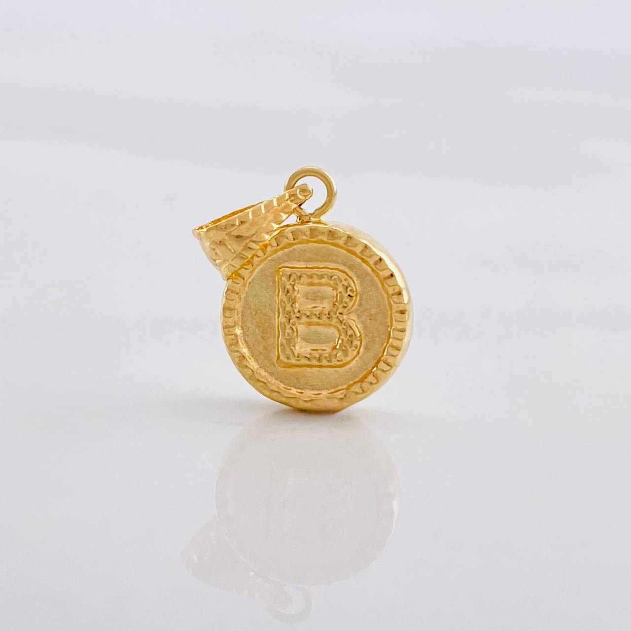 Dije Circulo Letra B 0.6g / 3/4 in Oro Amarillo 18K