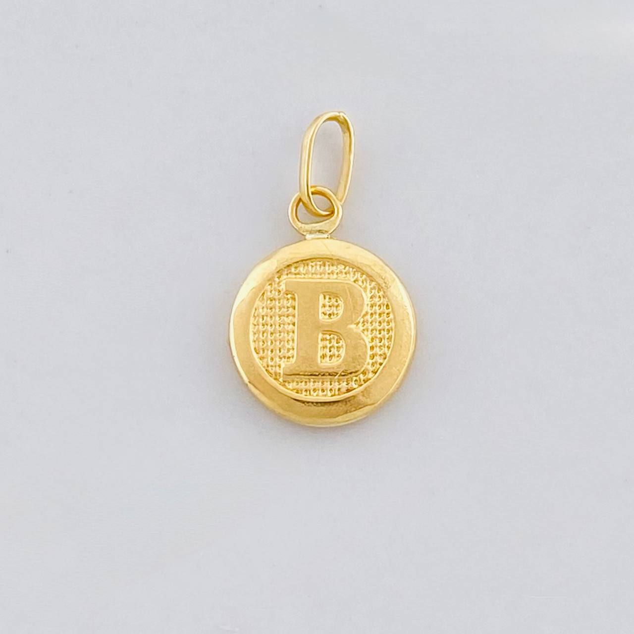Dije Circulo Letra B 0.4g / 3/4 in Oro Amarillo 18K