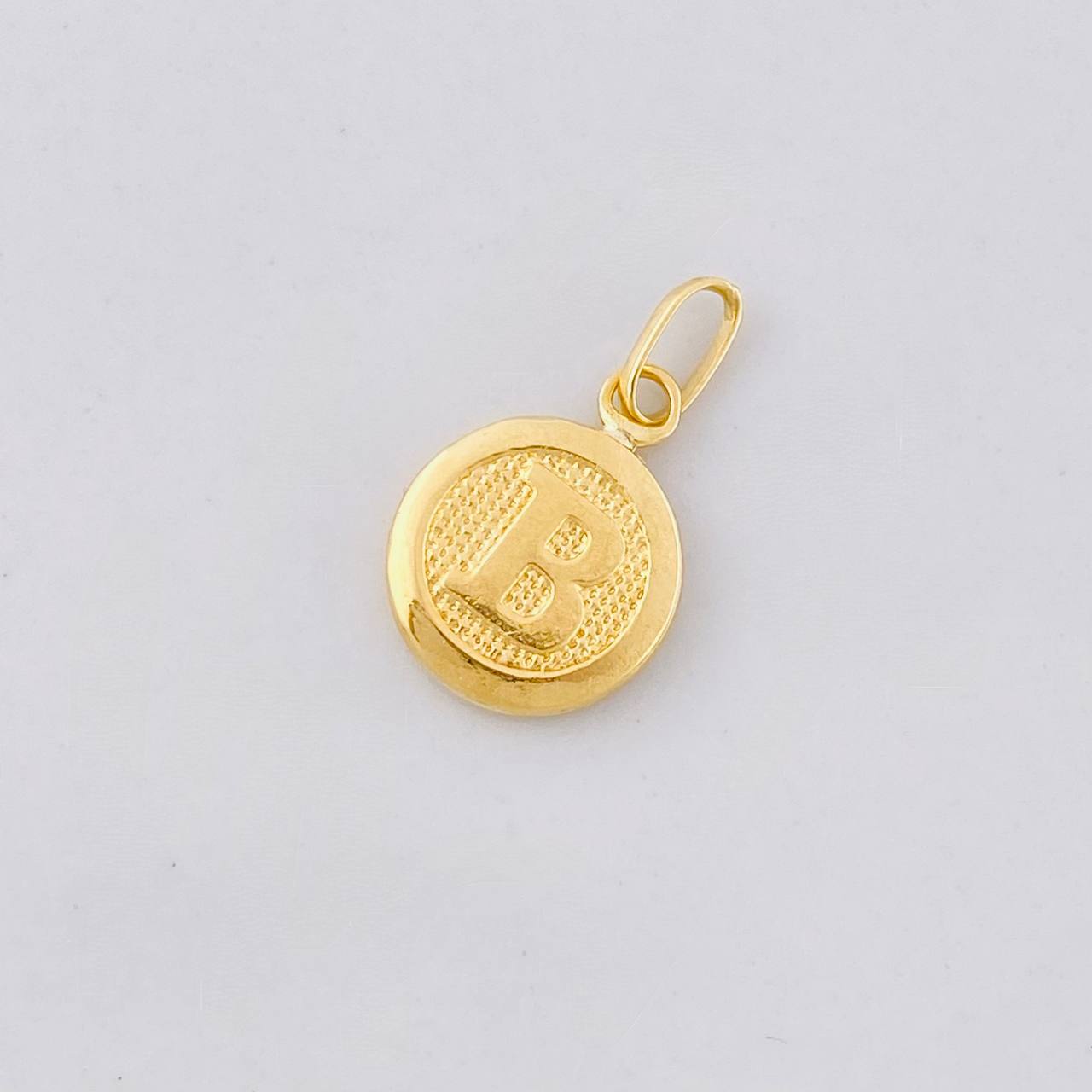 Dije Circulo Letra B 0.4g / 3/4 in Oro Amarillo 18K