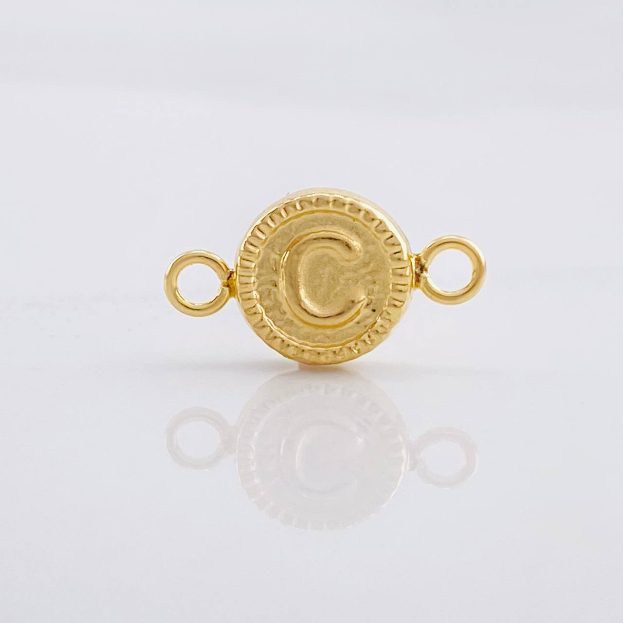Charm Circle Letter C 0.4g / 1/2 in Yellow Gold 18K