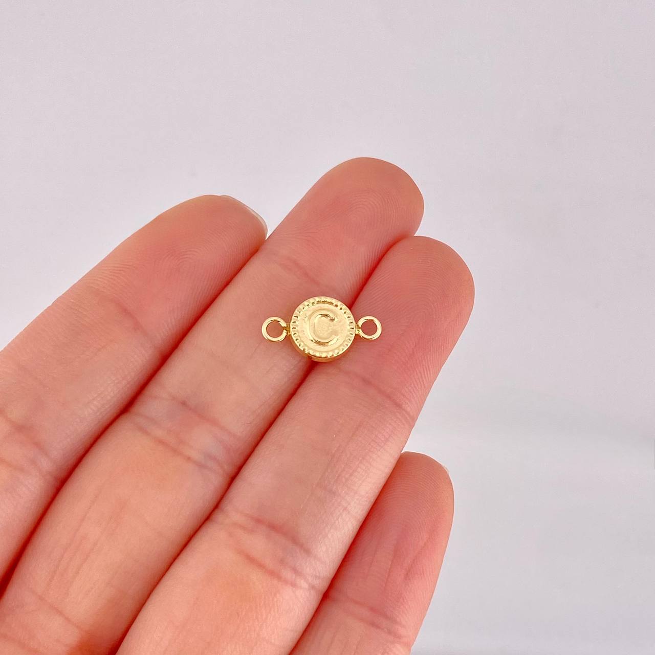 Charm Circle Letter C 0.4g / 1/2 in Yellow Gold 18K