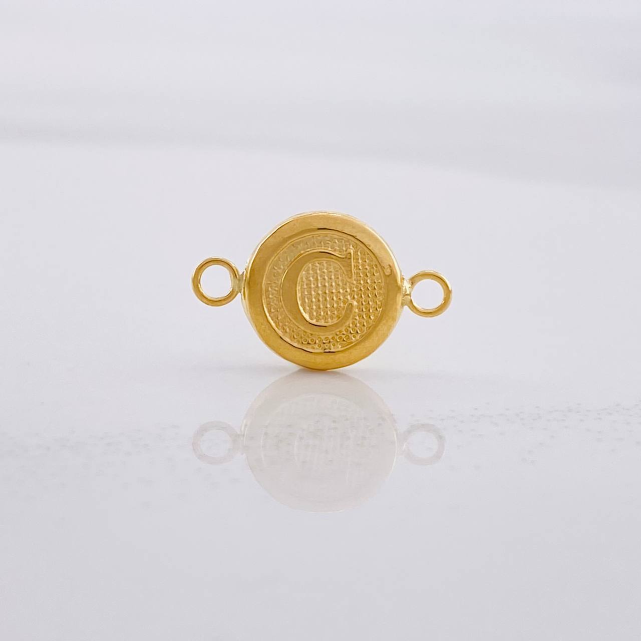 Herraje Circulo Letra C 0.35g / 1/2 in Oro Amarillo 18K
