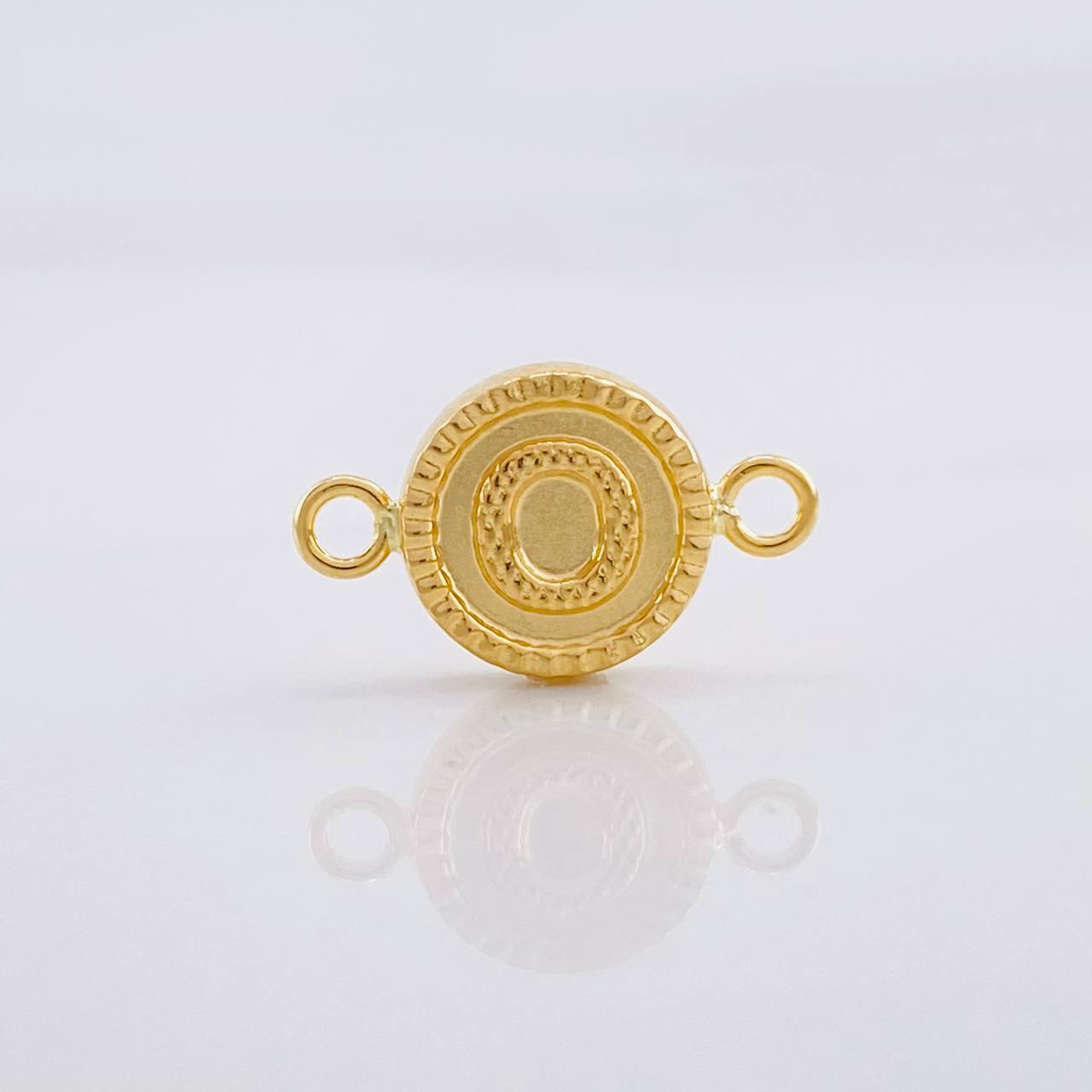Charm Circle Letter O 0.6g / 3/4 in Yellow Gold 18K