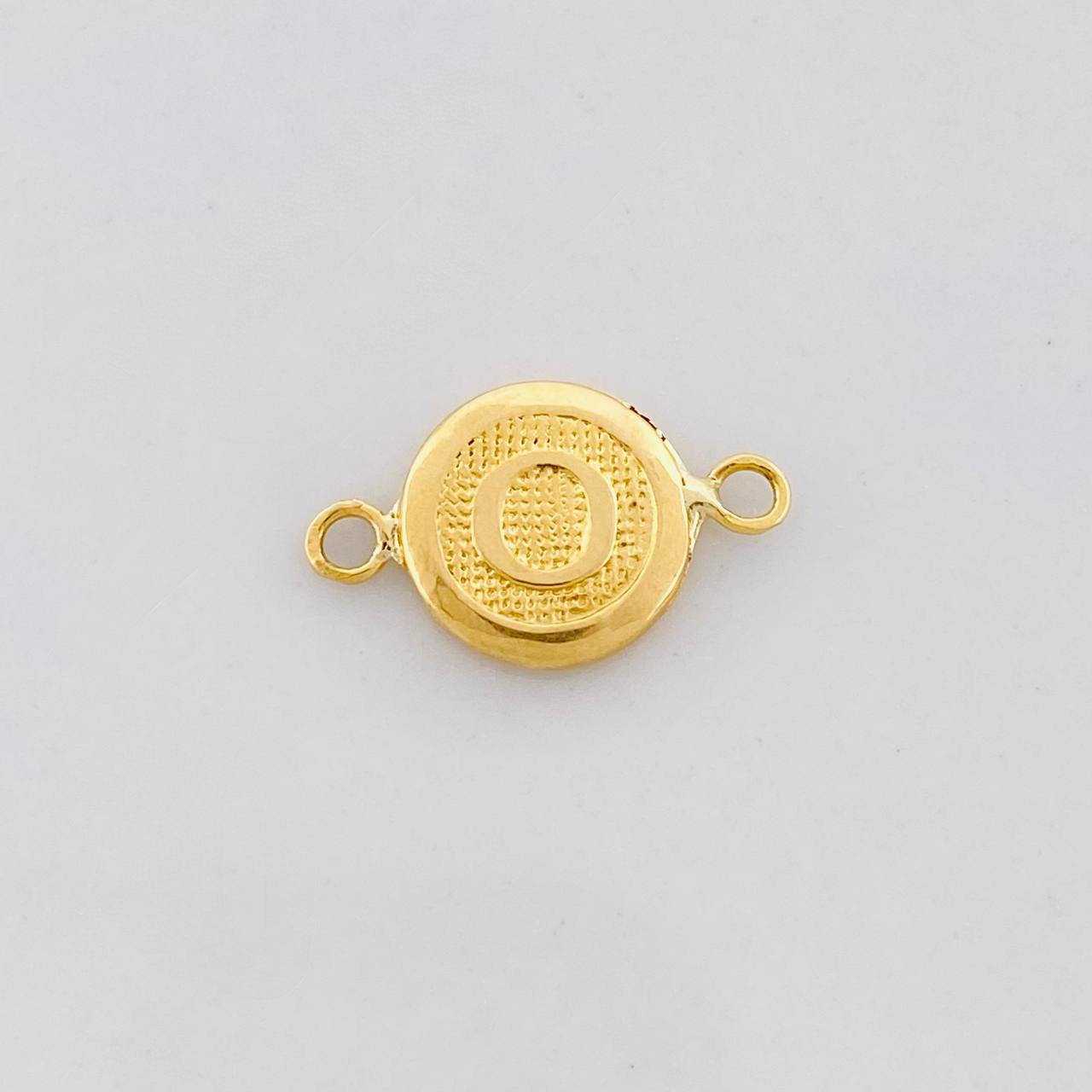Charm Circle Letter O 0.35g / 1/2 in Yellow Gold 18K