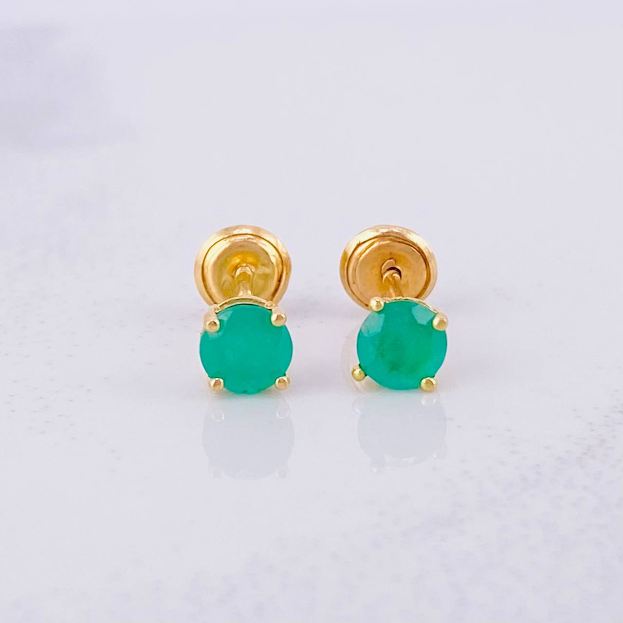 Topos Cuatro Garras Esmeraldas 40pts 0.95g / in / 4.4mm Oro Amarillo 18K