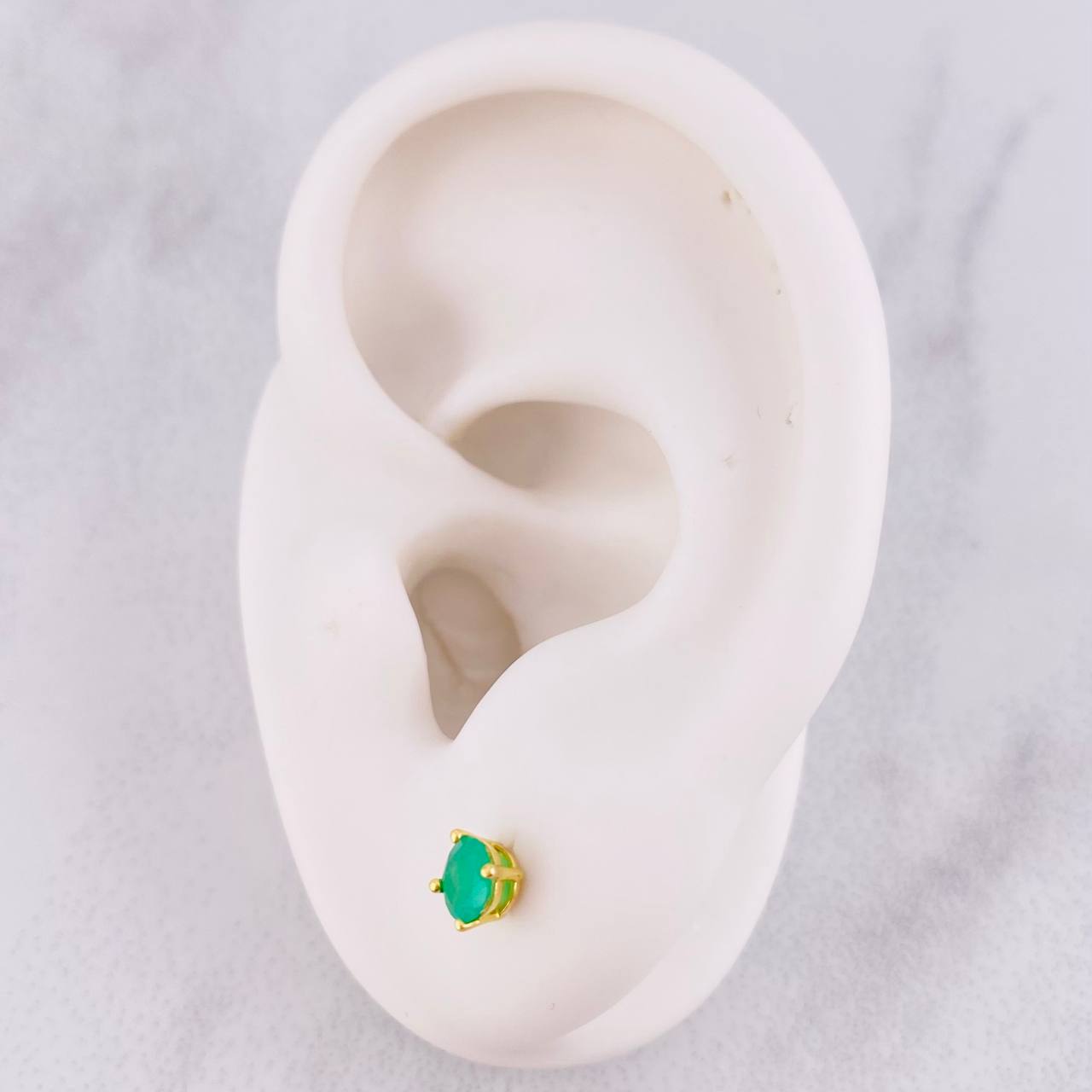 Topos Cuatro Garras Esmeraldas 40pts 0.95g / in / 4.1mm Oro Amarillo 18K