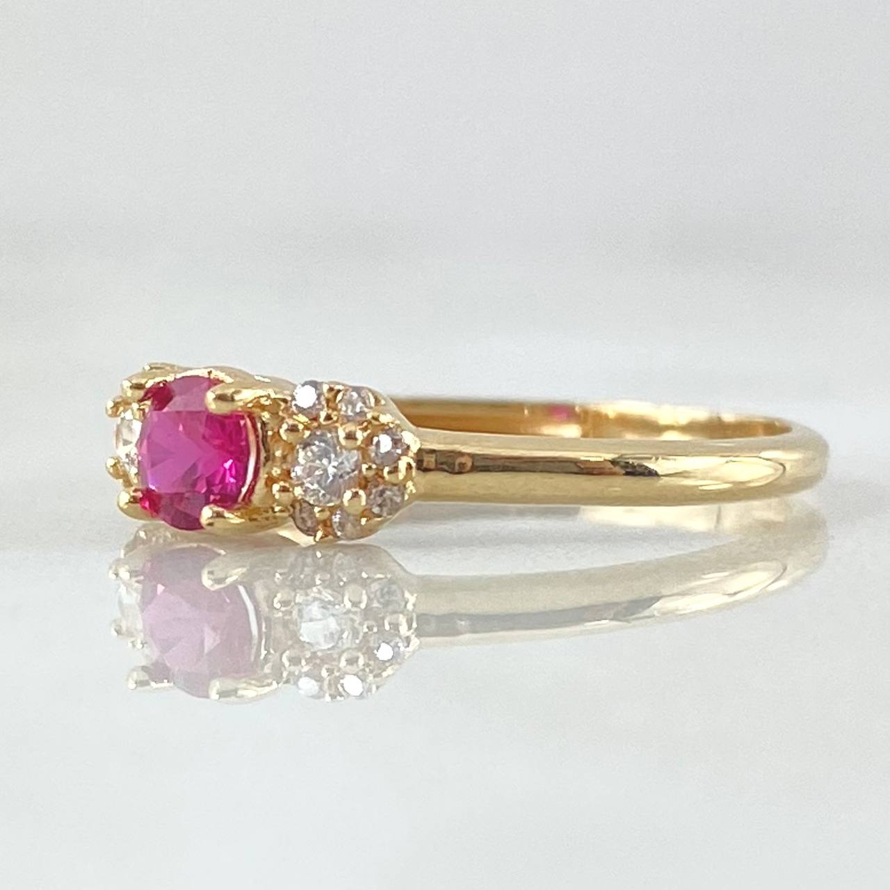 Solitaire Ring with Side Snowflakes 1.75gr / Size 6 1/4 / 18K Gold ©
