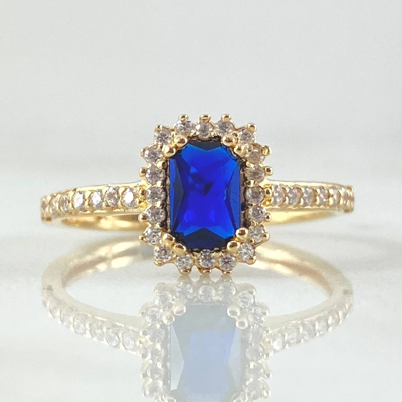 Rectangular Halo Solitaire Ring 2.7gr / Size 9 / 18K Gold
