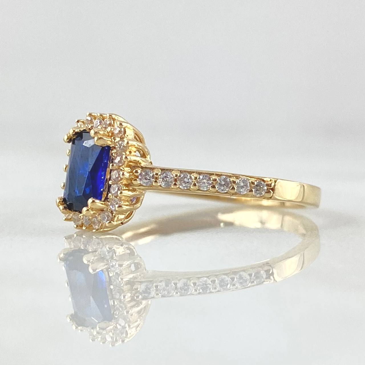 Rectangular Halo Solitaire Ring 2.7gr / Size 9 / 18K Gold