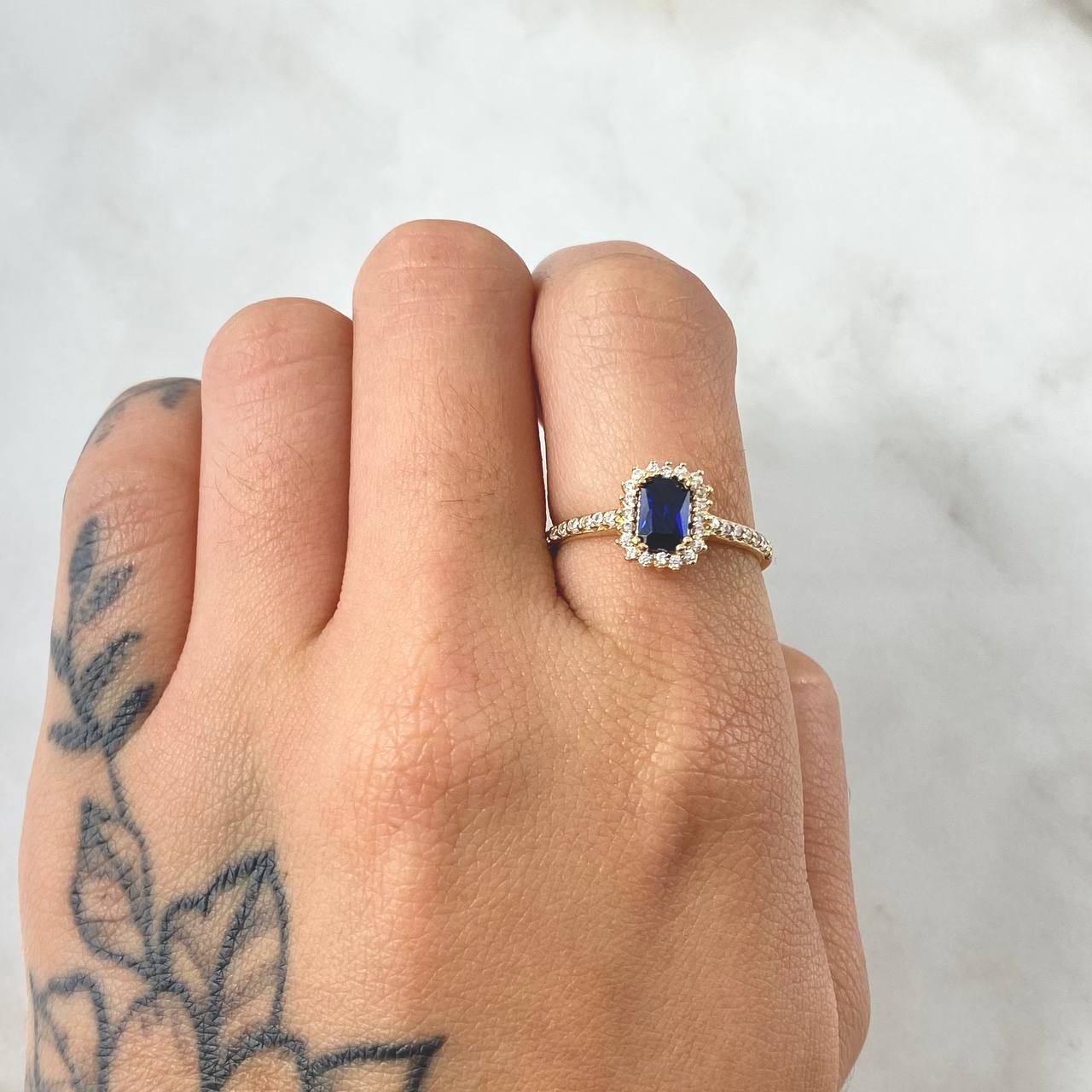 Rectangular Halo Solitaire Ring 2.7gr / Size 9 / 18K Gold
