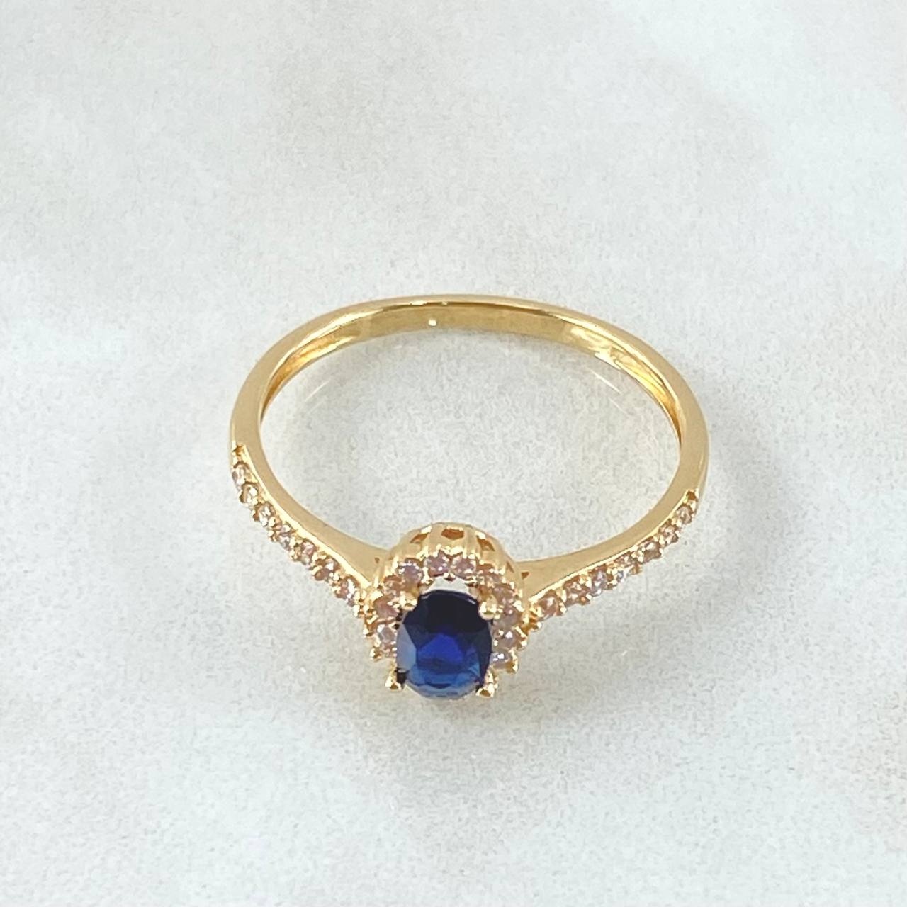 Oval Halo Solitaire Ring 2.3gr / Size 8 3/4 / 18K Gold ©