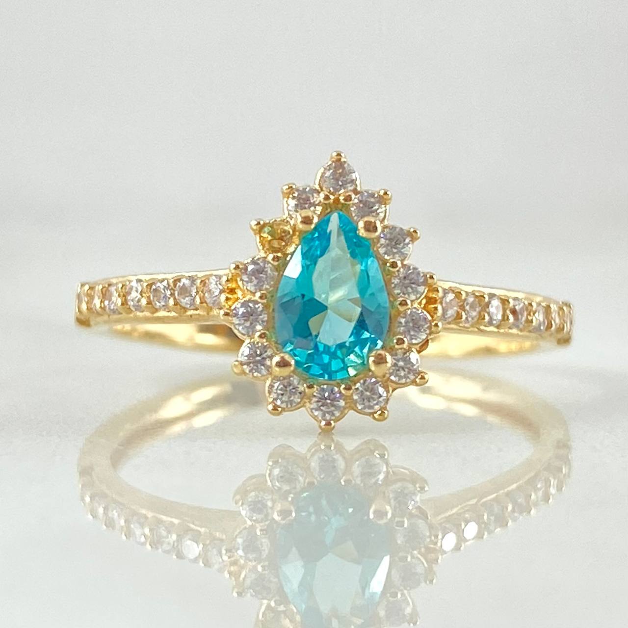 Solitaire Ring Halo Drop 2.45gr / Size 7 / 18K Gold ©