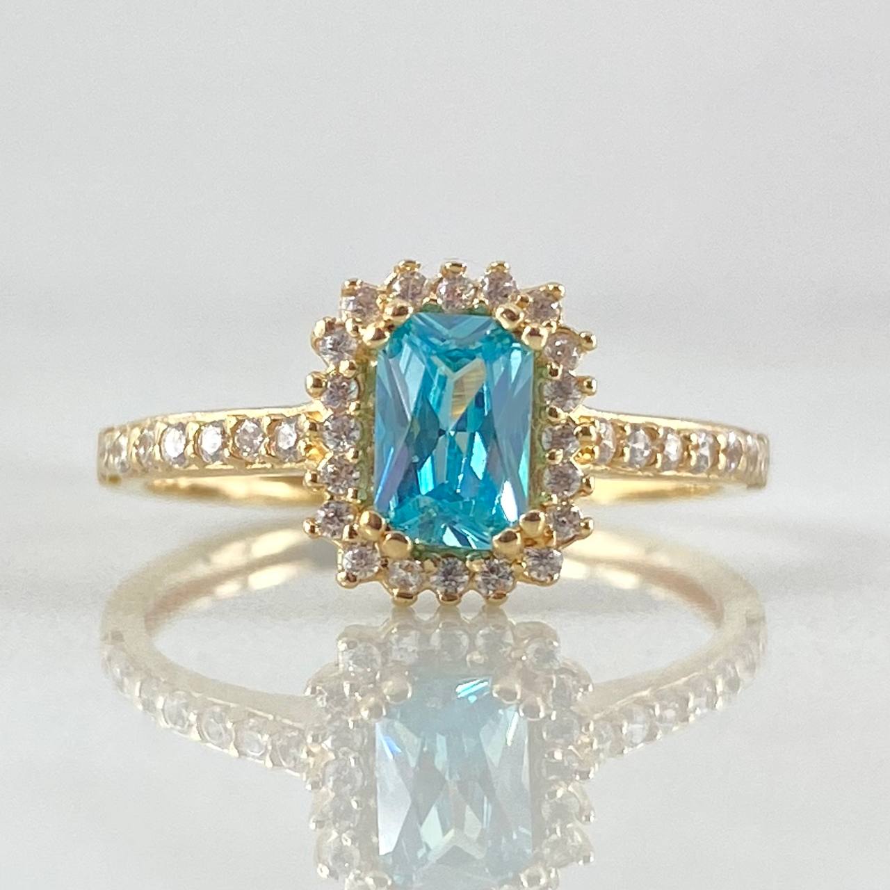 Solitaire Ring Halo Rectangular Drop 2.6gr / Size 6 / 18K Yellow Gold ©