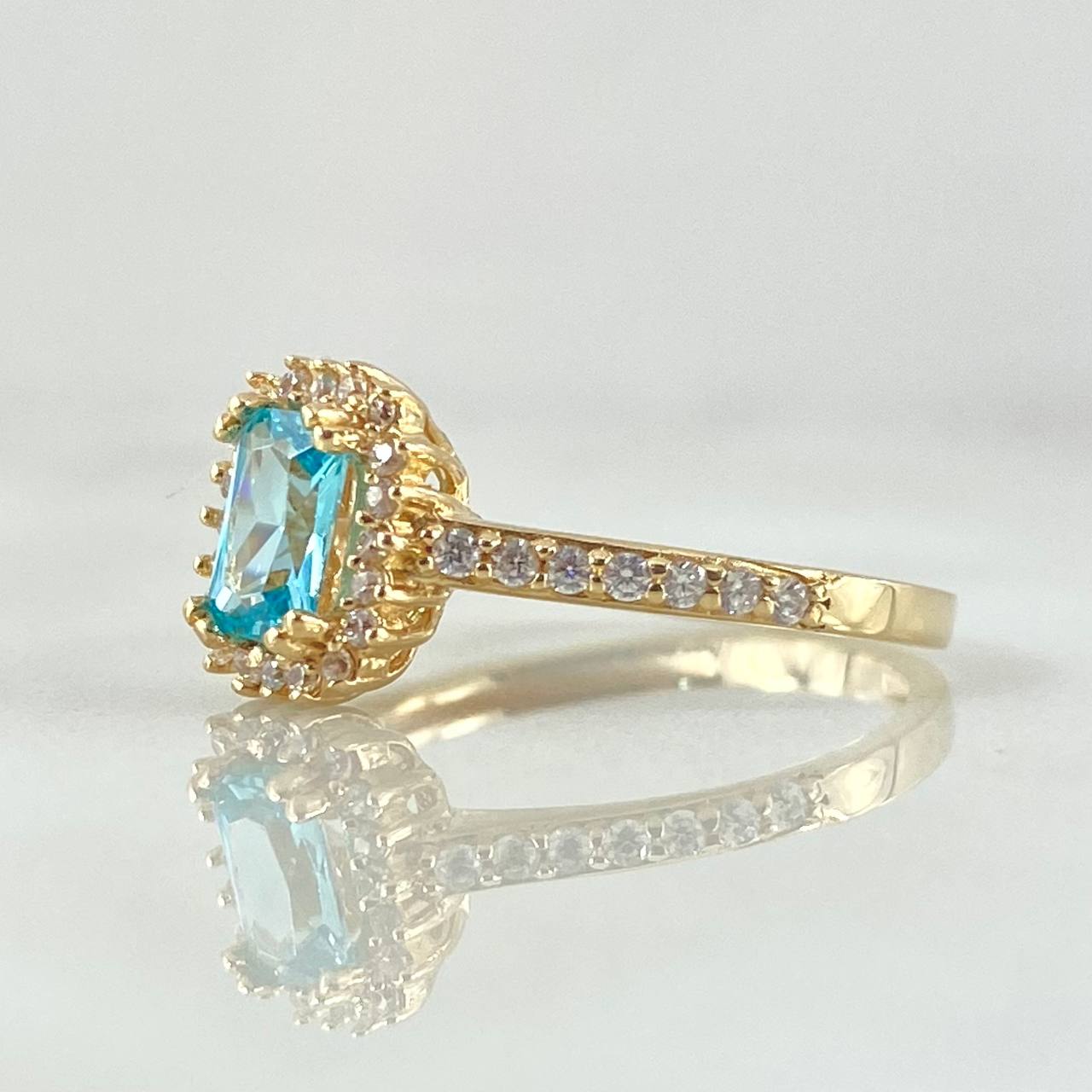 Solitaire Ring Halo Rectangular Drop 2.6gr / Size 6 / 18K Yellow Gold ©