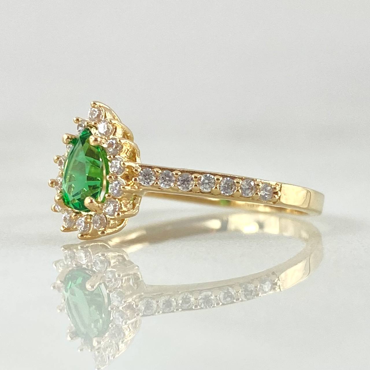 Solitaire Ring Halo Drop 2.3gr / Size 7 1/2 / 18K Gold ©