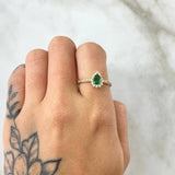 Solitaire Ring Halo Drop 2.3gr / Size 7 1/2 / 18K Gold ©