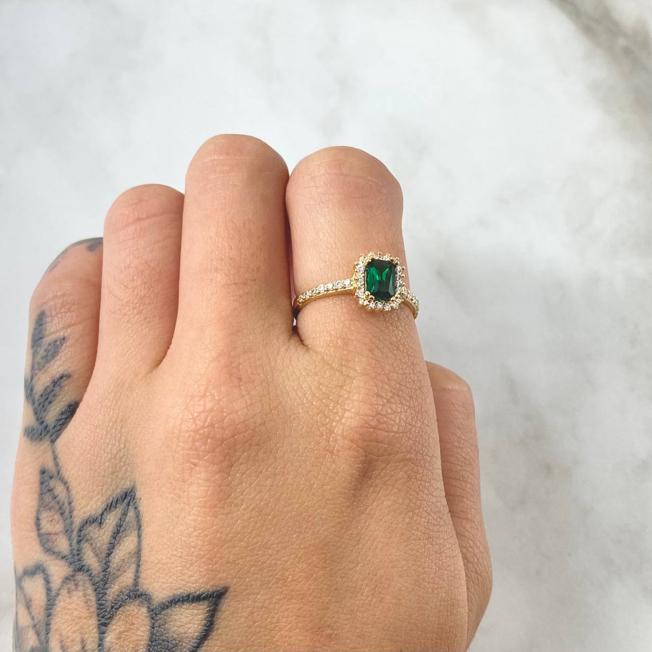 Rectangular Halo Solitaire Ring 2.5gr / Size 6 1/4 / 18K Gold ©