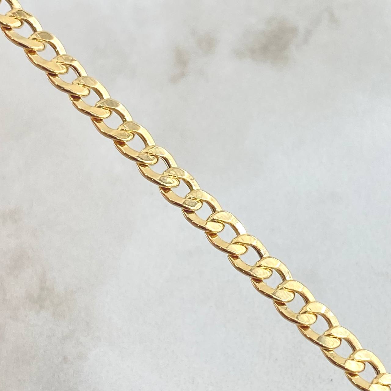 Cuban Links 10.45gr / 23.6in / +0 18K Gold ©