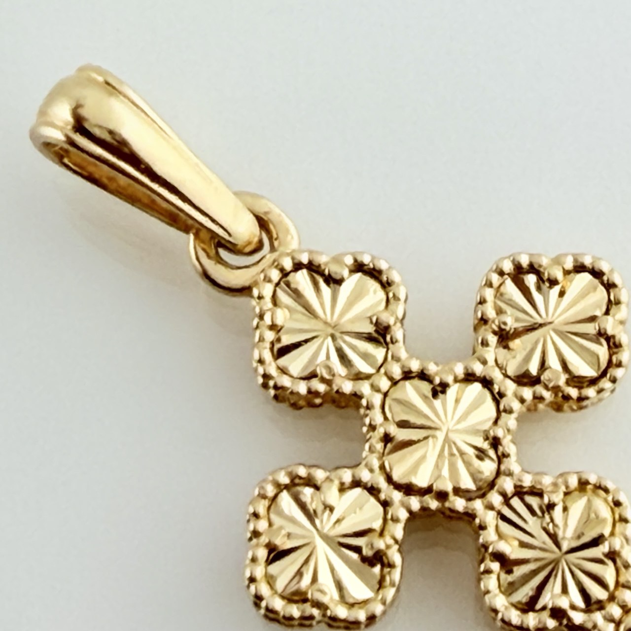 Clover Cross Pendant 4.45g / 1 1/2 in / Yellow Gold Nac.Esp 18K $