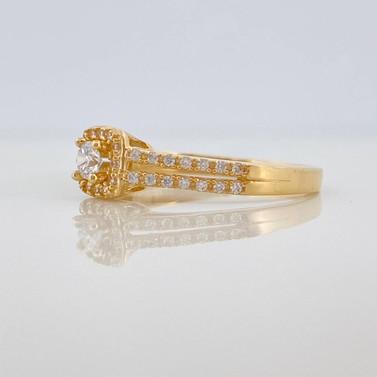Anillo Halo Cuadrado 2.45gr / T6 / Oro Amarillo 18K %