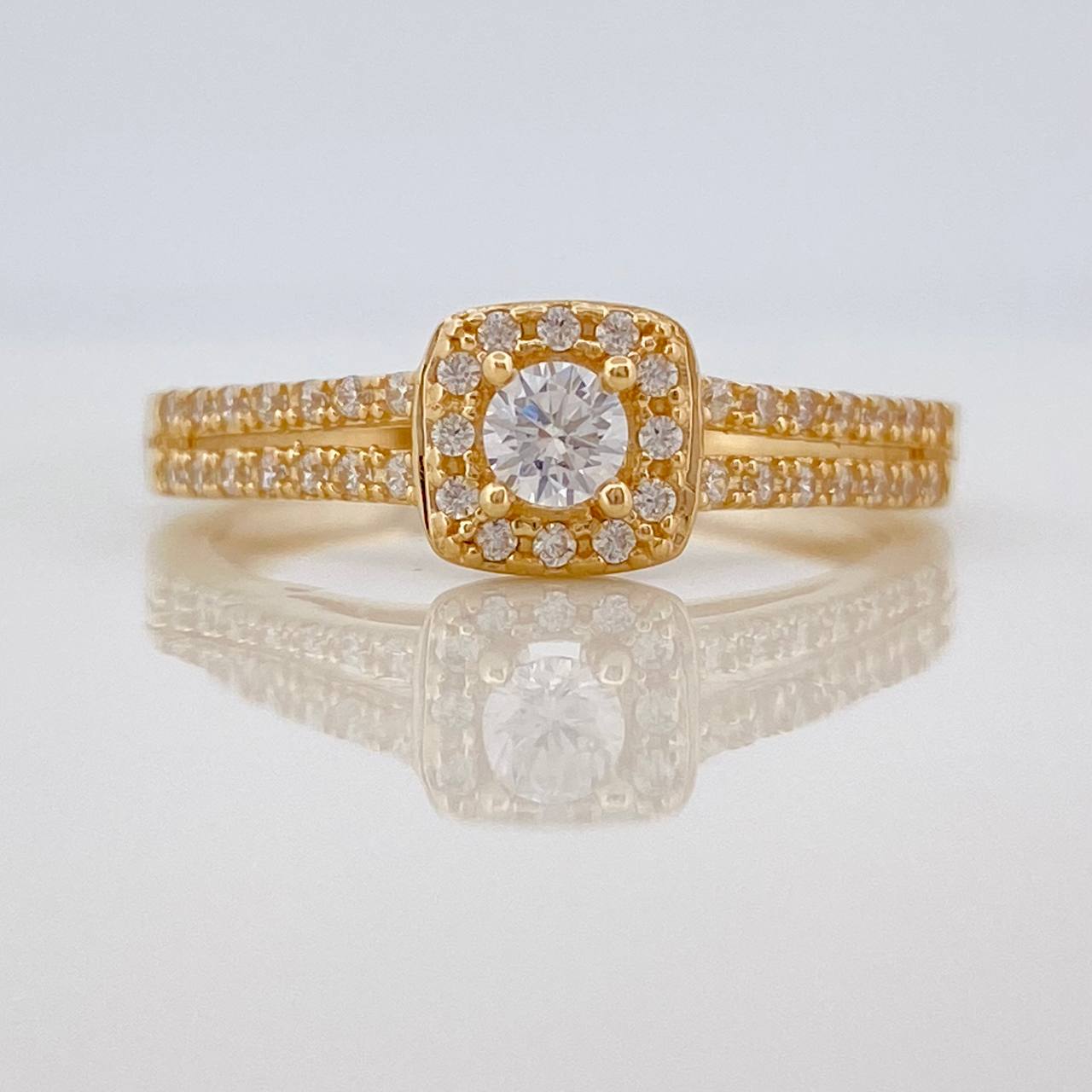 Anillo Halo Cuadrado 2.45gr / T6 / Oro Amarillo 18K %