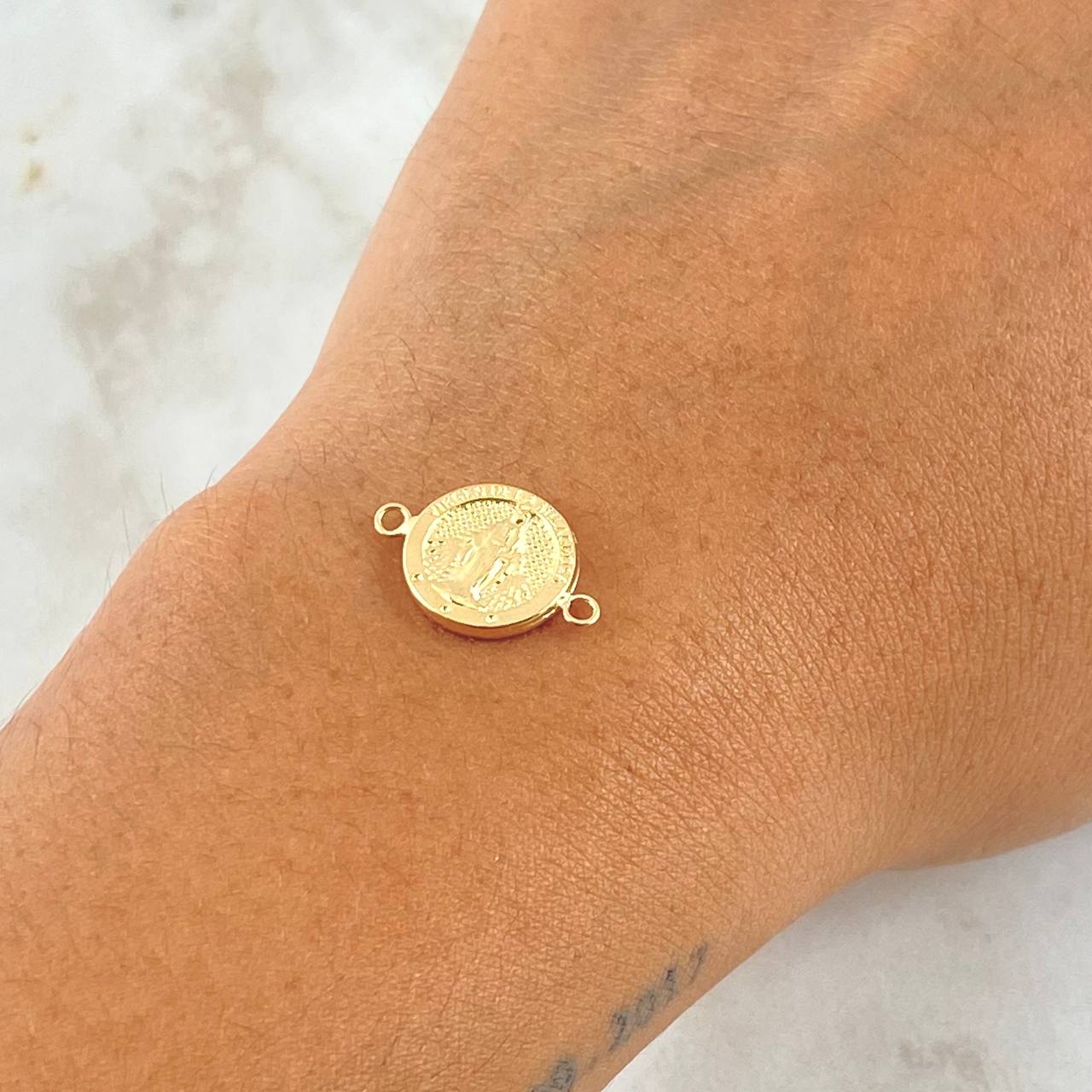 Charm Virgen Milagrosa 0.85gr / 1.7cm / Textured Circle 18K Yellow Gold