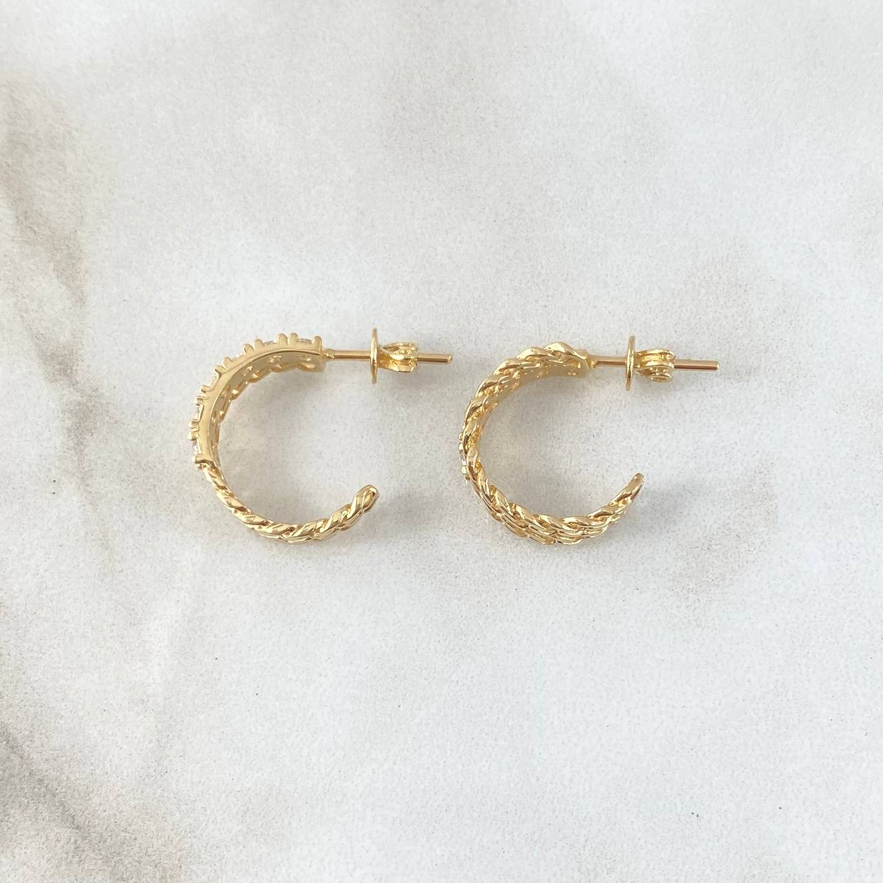 Candongas Cubana Omega Parcial 4.4gr / 2cm / Circones Blancos Oro Amarillo 18K ©