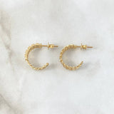 Candongas Cubana Omega Parcial 4.4gr / 2cm / Circones Blancos Oro Amarillo 18K ©
