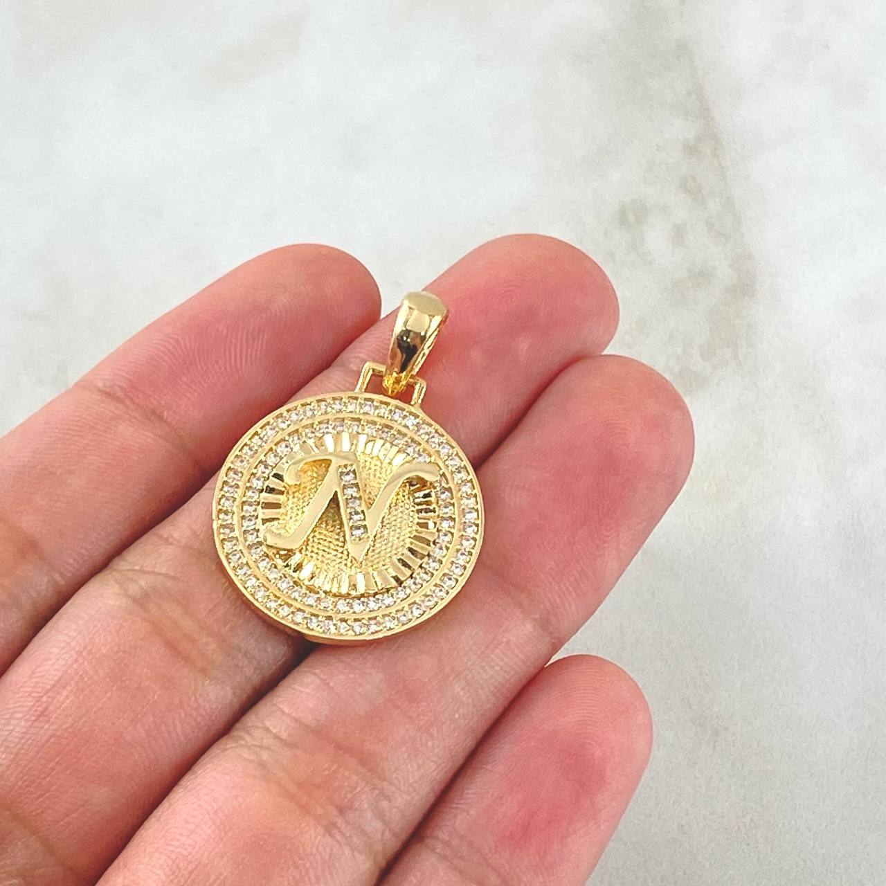 Dije Medalla Letra N 4.75g / 1 1/4 in Oro Amarillo 18K