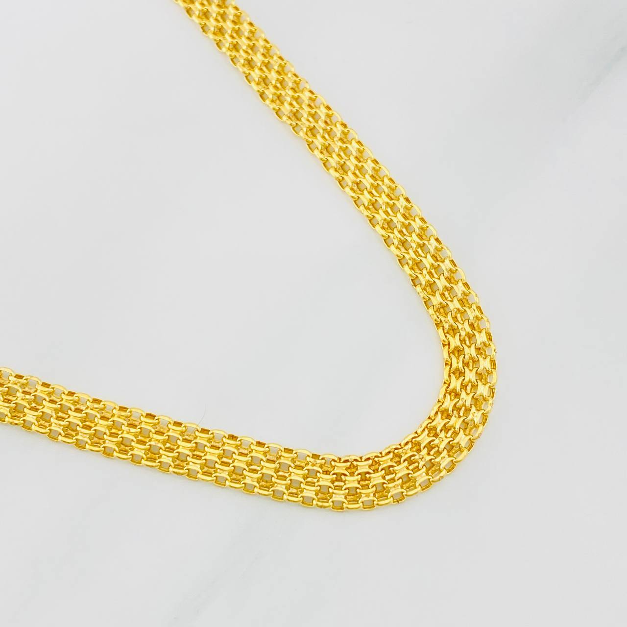 Bismark Chain 8.25g / 24 in / 5.3mm Yellow Gold 18K