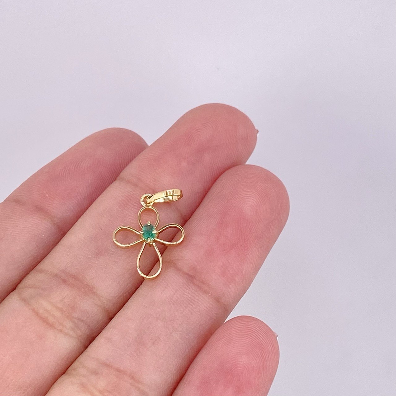 Pendant Emerald Cross 5pts 0.6g / 3/4 in Yellow Gold 18K