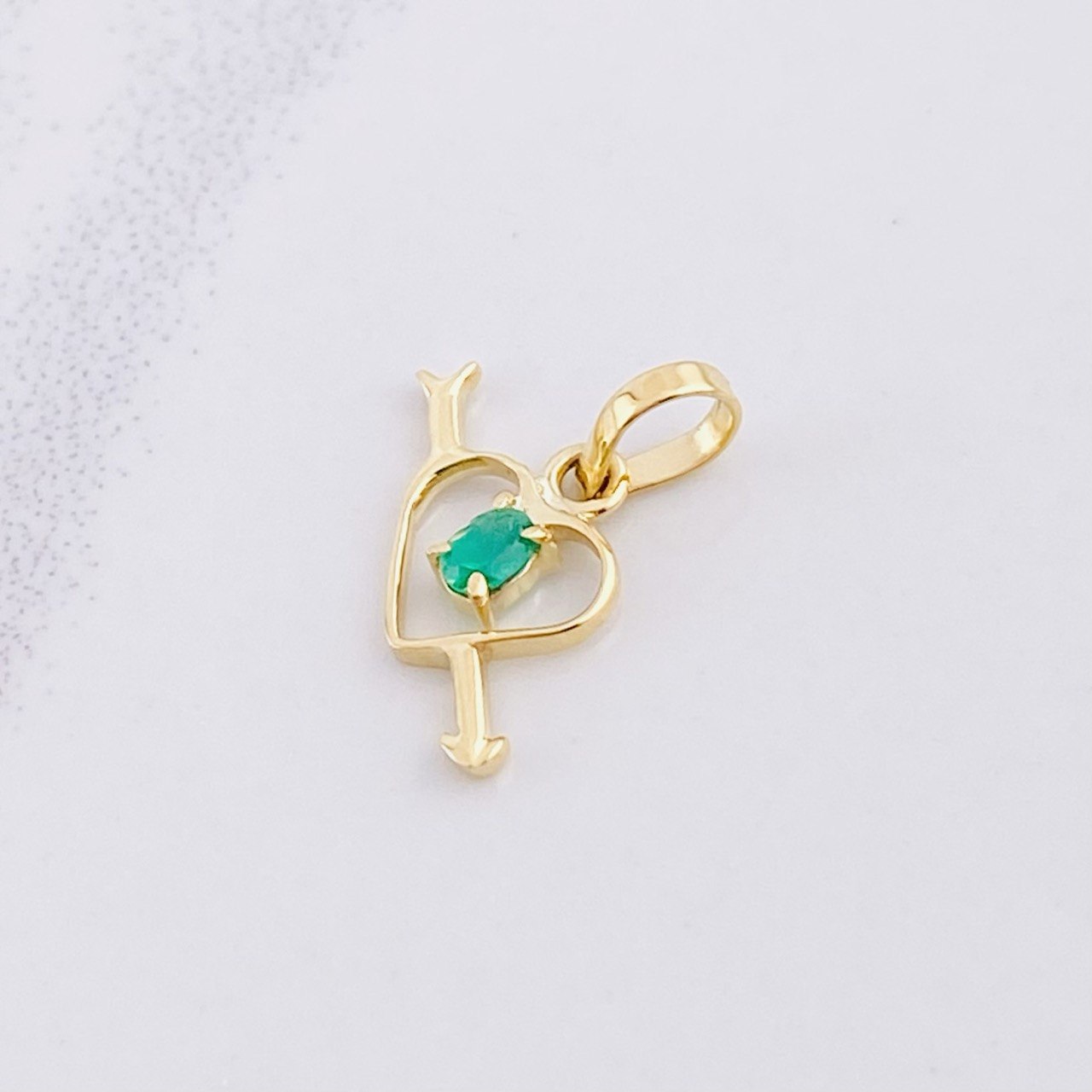 Pendant Heart with Arrow Emerald 6pts 0.35g / 1/2 in Yellow Gold 18K