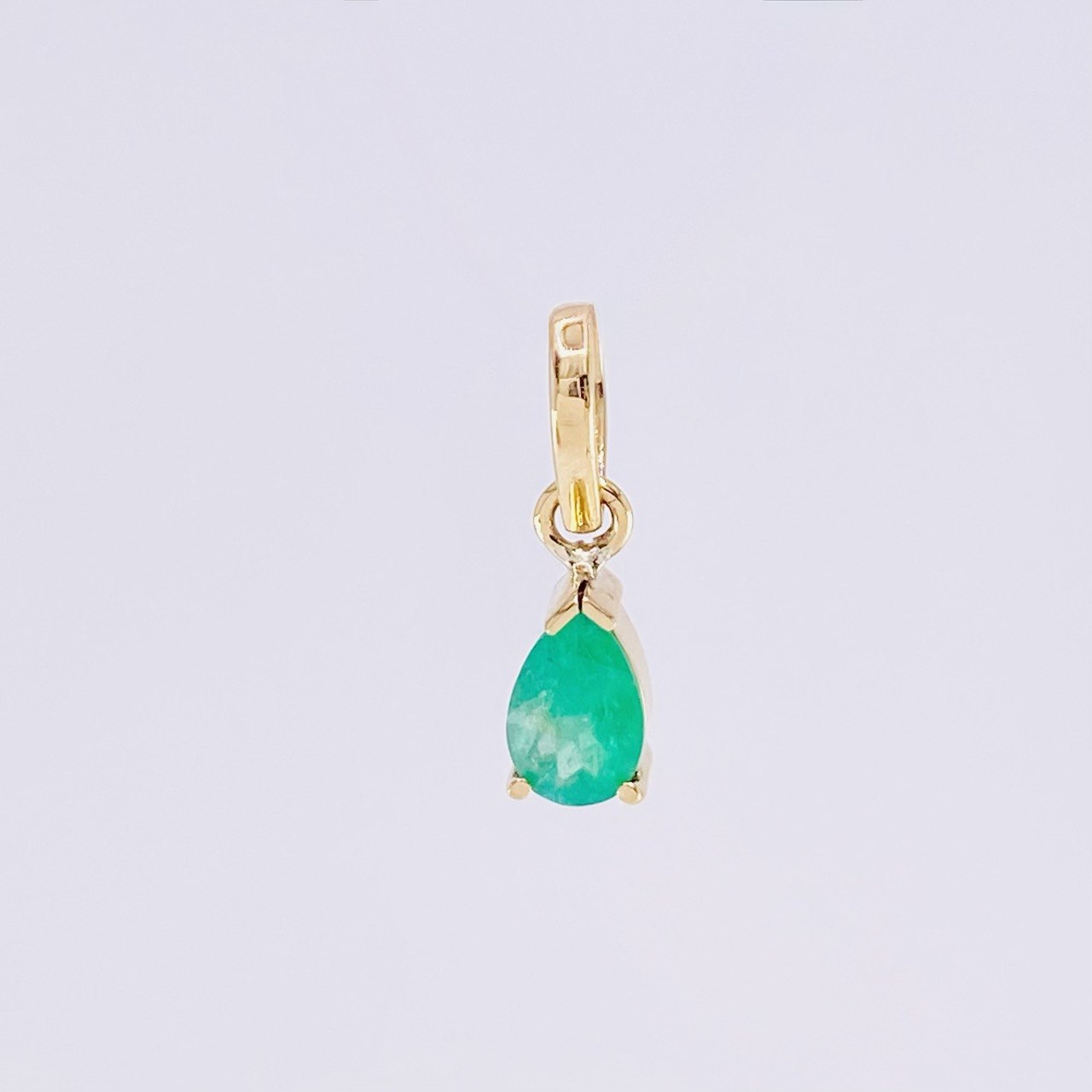 Pendant Emerald Drop 25pts 0.3g / 1/2 in 18K Yellow Gold