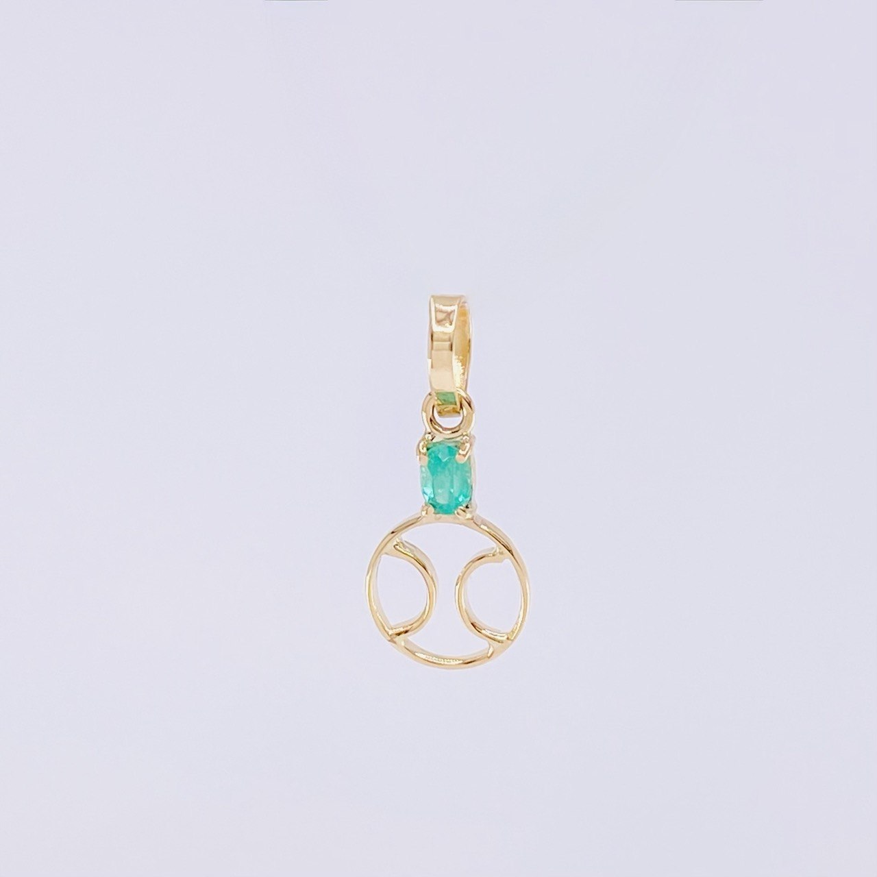 Pendant Tennis Ball Emerald 8pts 0.4g / 3/4 in 18K Yellow Gold