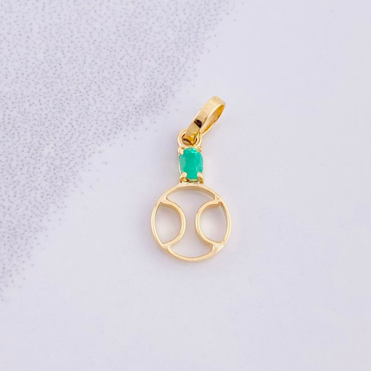 Pendant Tennis Ball Emerald 8pts 0.4g / 3/4 in 18K Yellow Gold