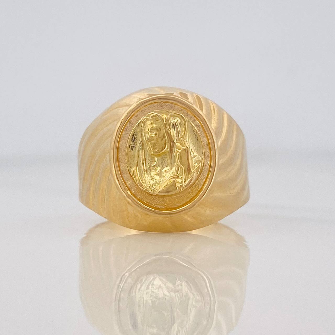 Anillo Jesus 4.15g / T8 3/4 Oro Amarillo 18K