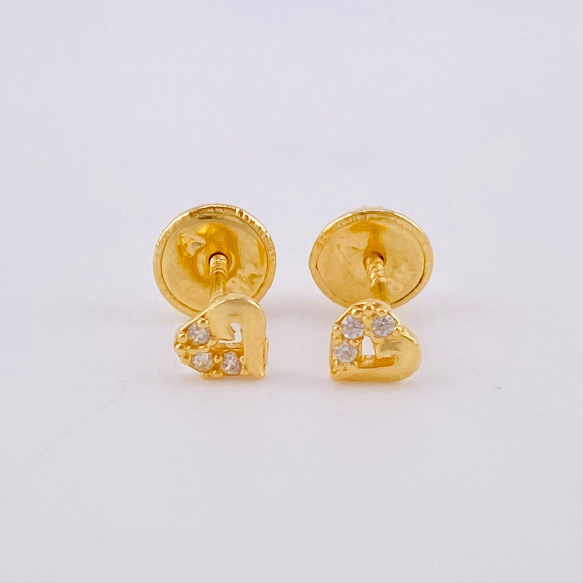 Stud Earrings Heart Silhouette 0.55 g / in / 3.9 mm Yellow Gold 18K