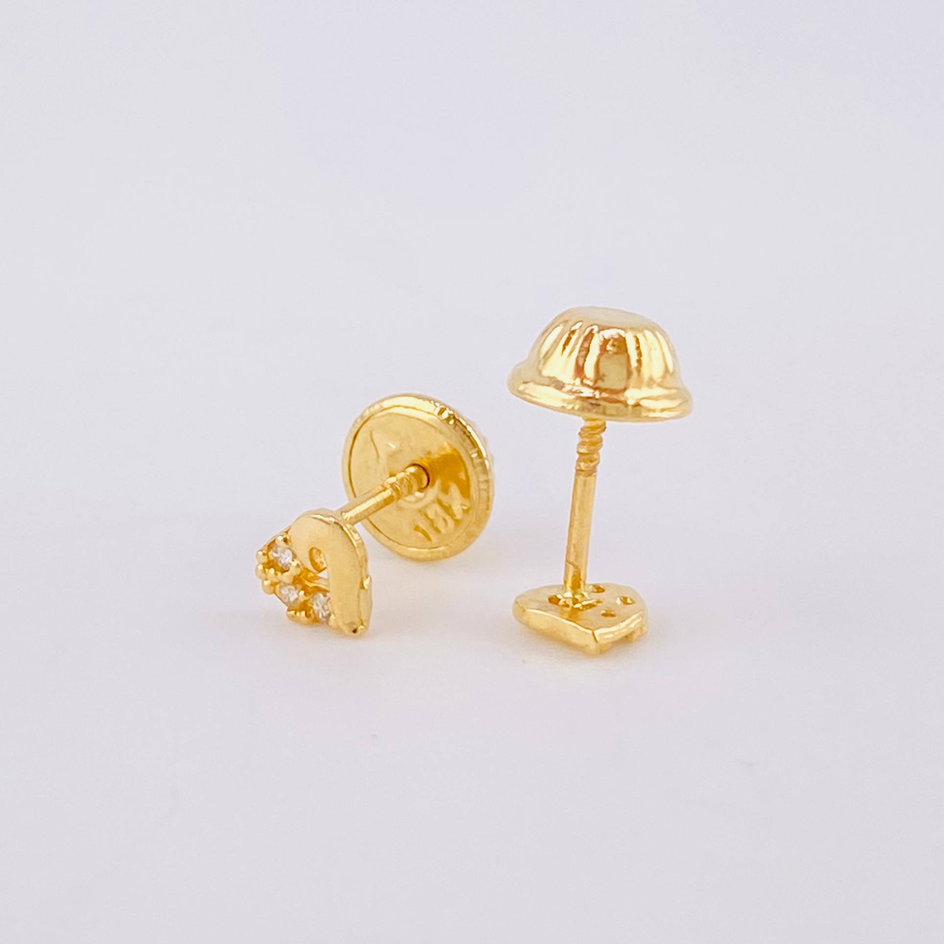 Stud Earrings Heart Silhouette 0.55 g / in / 3.9 mm Yellow Gold 18K