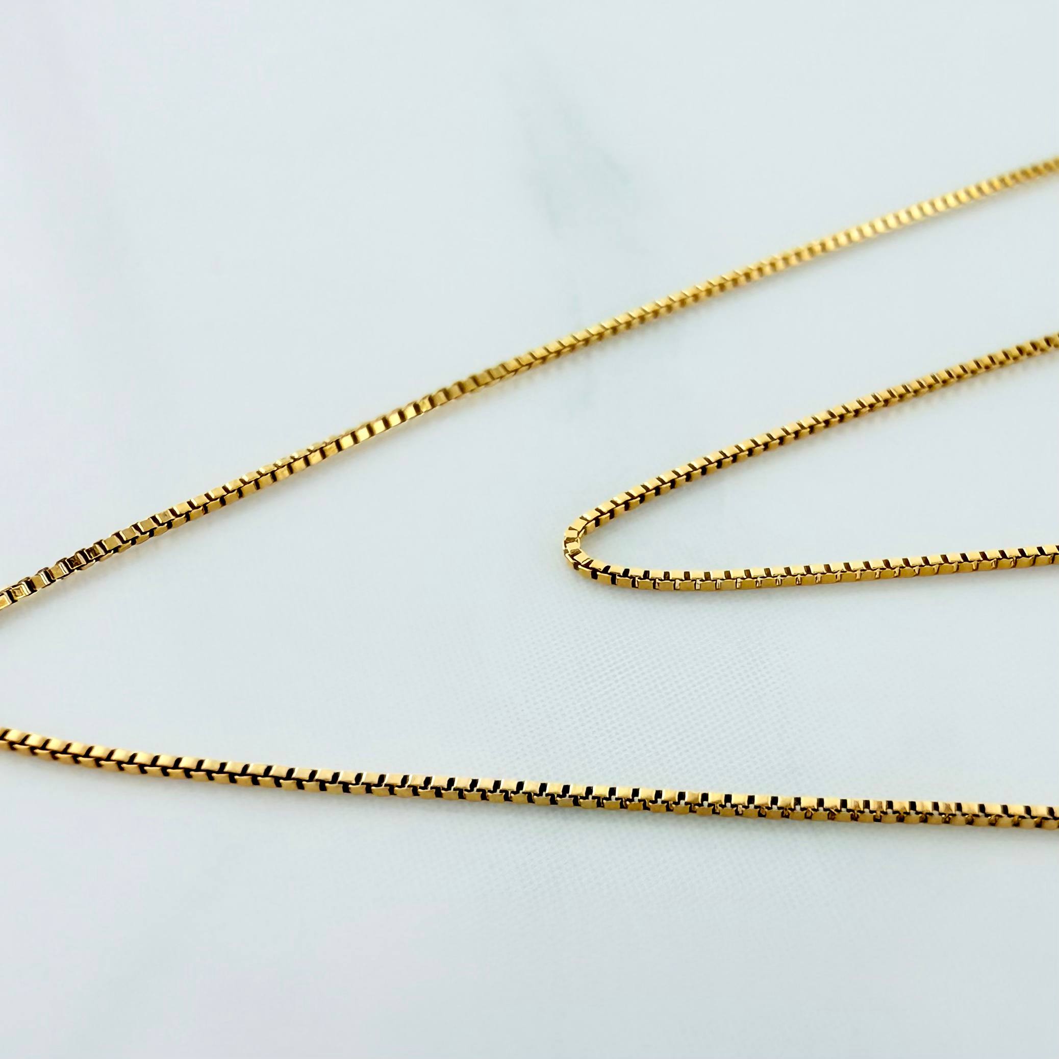 Venetian Chain Set + Virgin of Guadalupe Pendant / 1.1g / 17 3/4 in 18K Yellow Gold